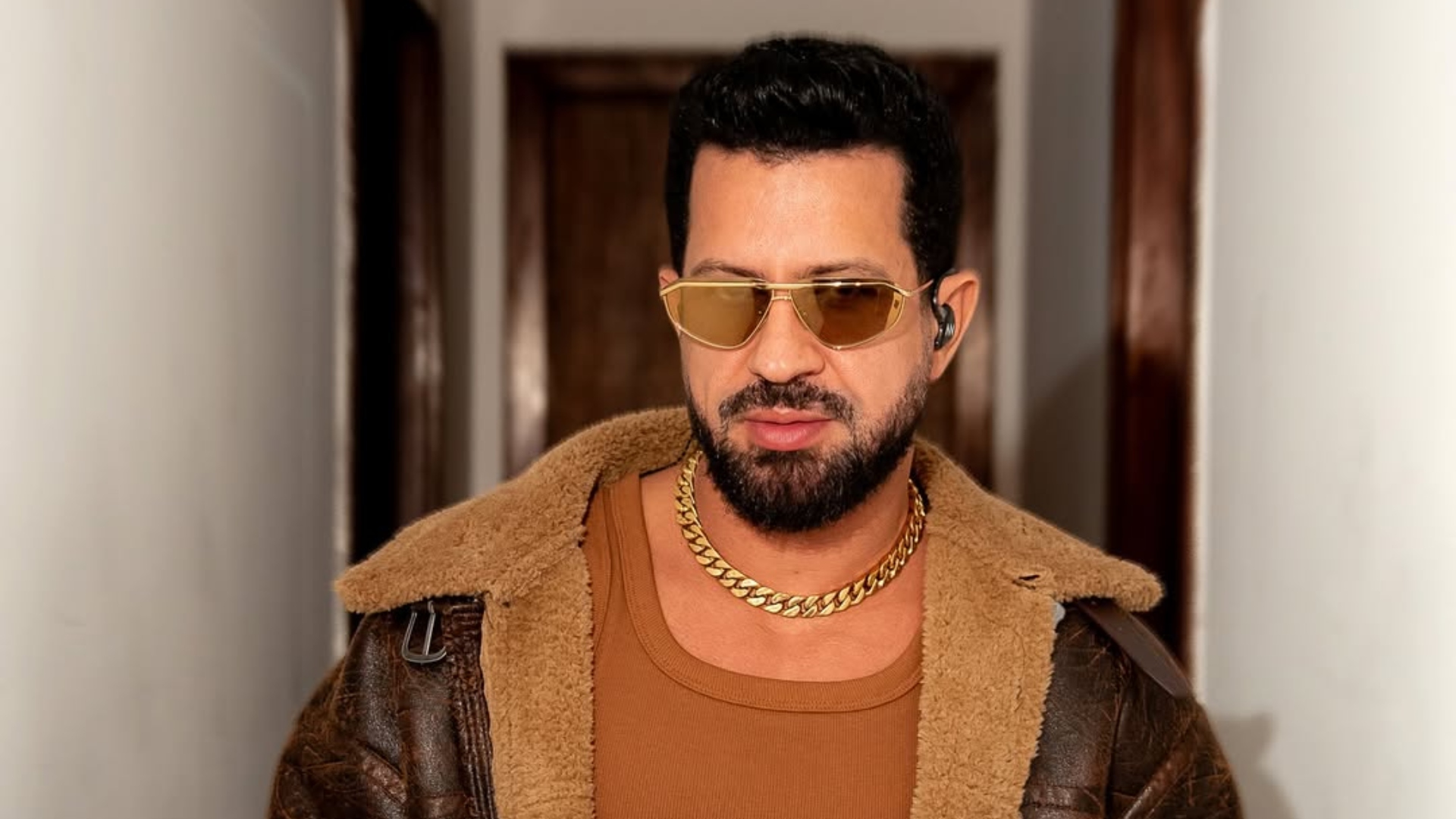 Dennis se emociona ao falar da filha Tília e admite: ‘Estou desacelerando’