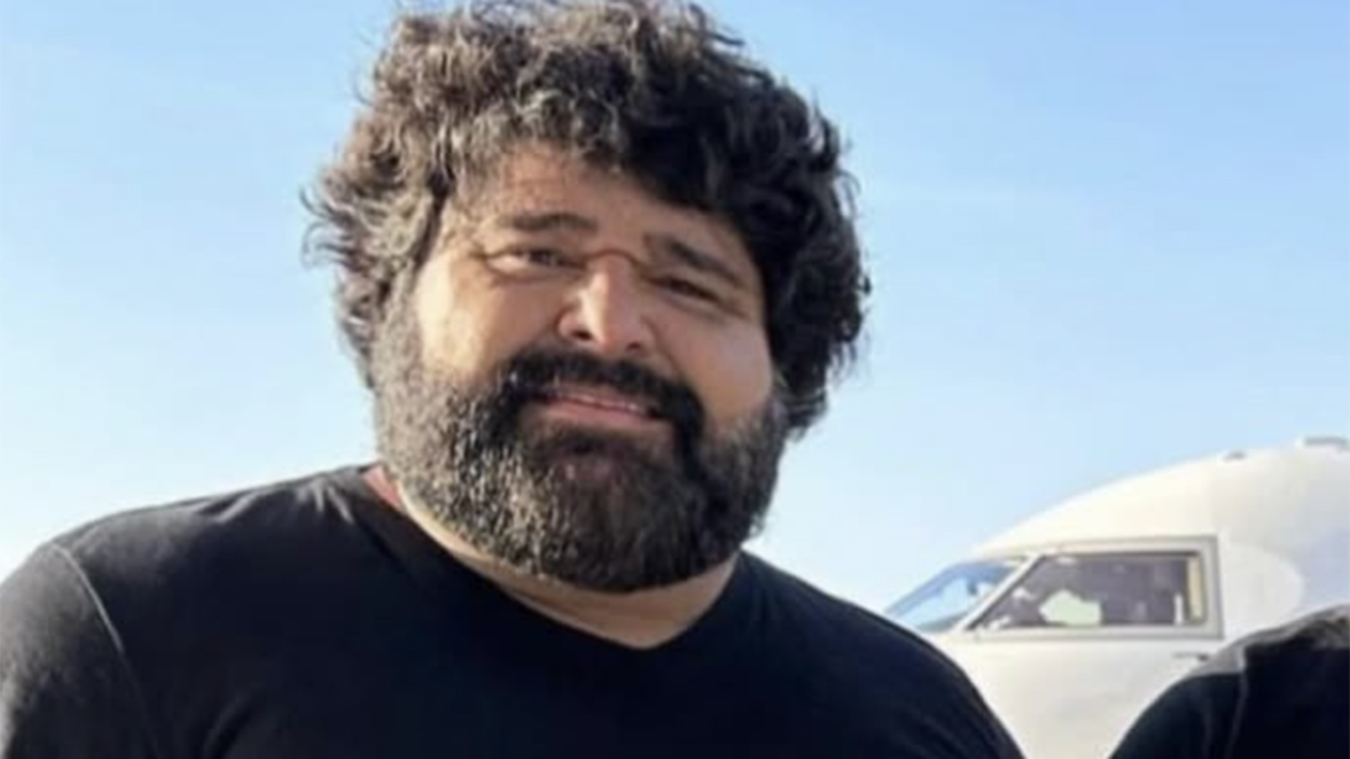 Carro do sertanejo Fabiano Menotti capota em rodovia