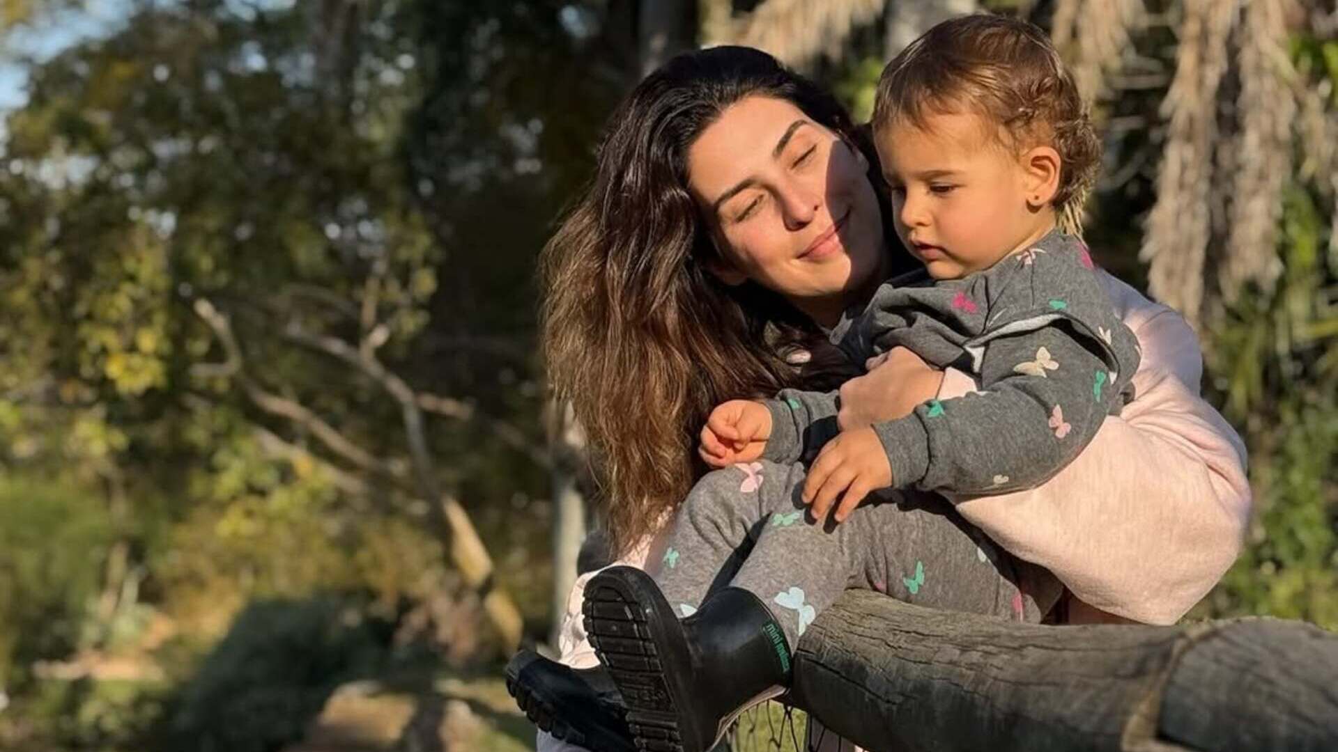 Ela cresceu! Fernanda Paes Leme mostra viagem com a filha para fazenda