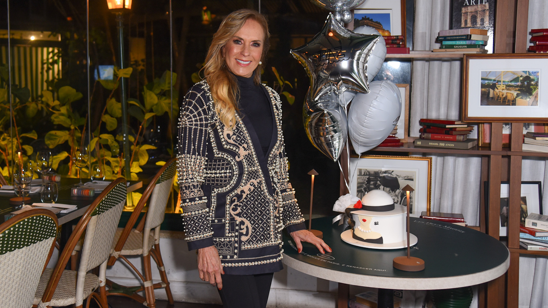 Helô Pinheiro comemora aniversário de 82 anos com filhos e netas; veja as fotos