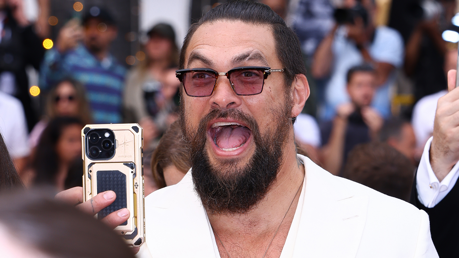 Mudança radical no visual: Jason Momoa surge sem barba