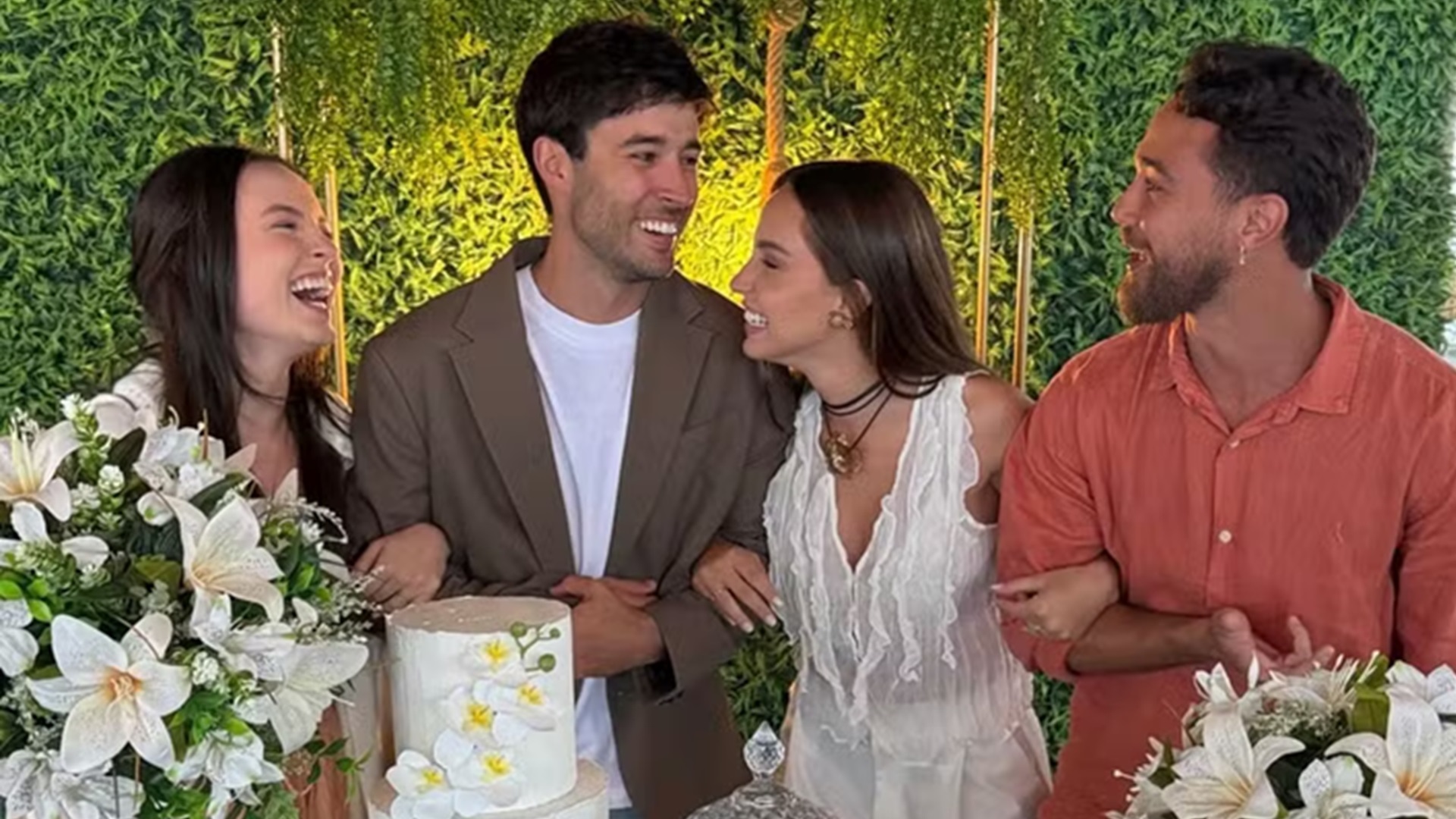 Dublê de Larissa Manoela em novela do SBT se casa no RJ; atriz prestigia cerimônia