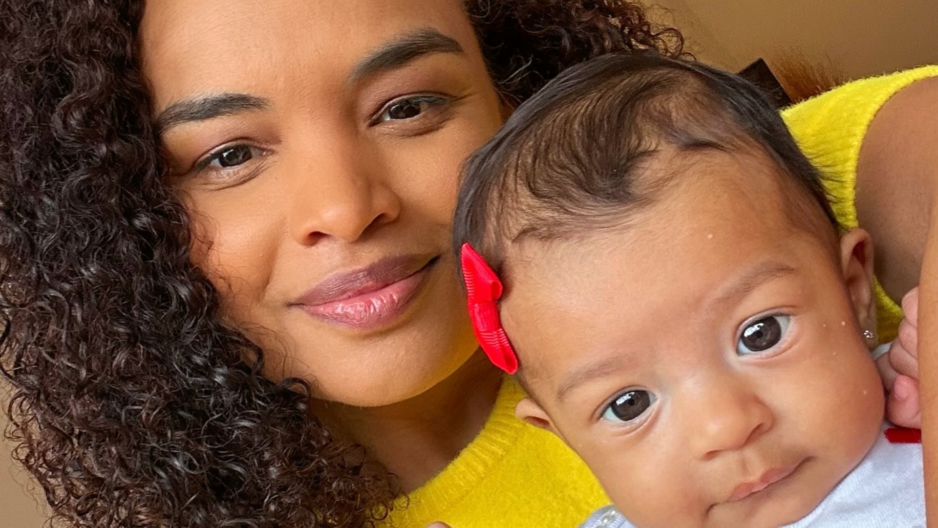 Filha de Lucy Ramos rouba a cena com look junino: ‘Explosão de fofura’
