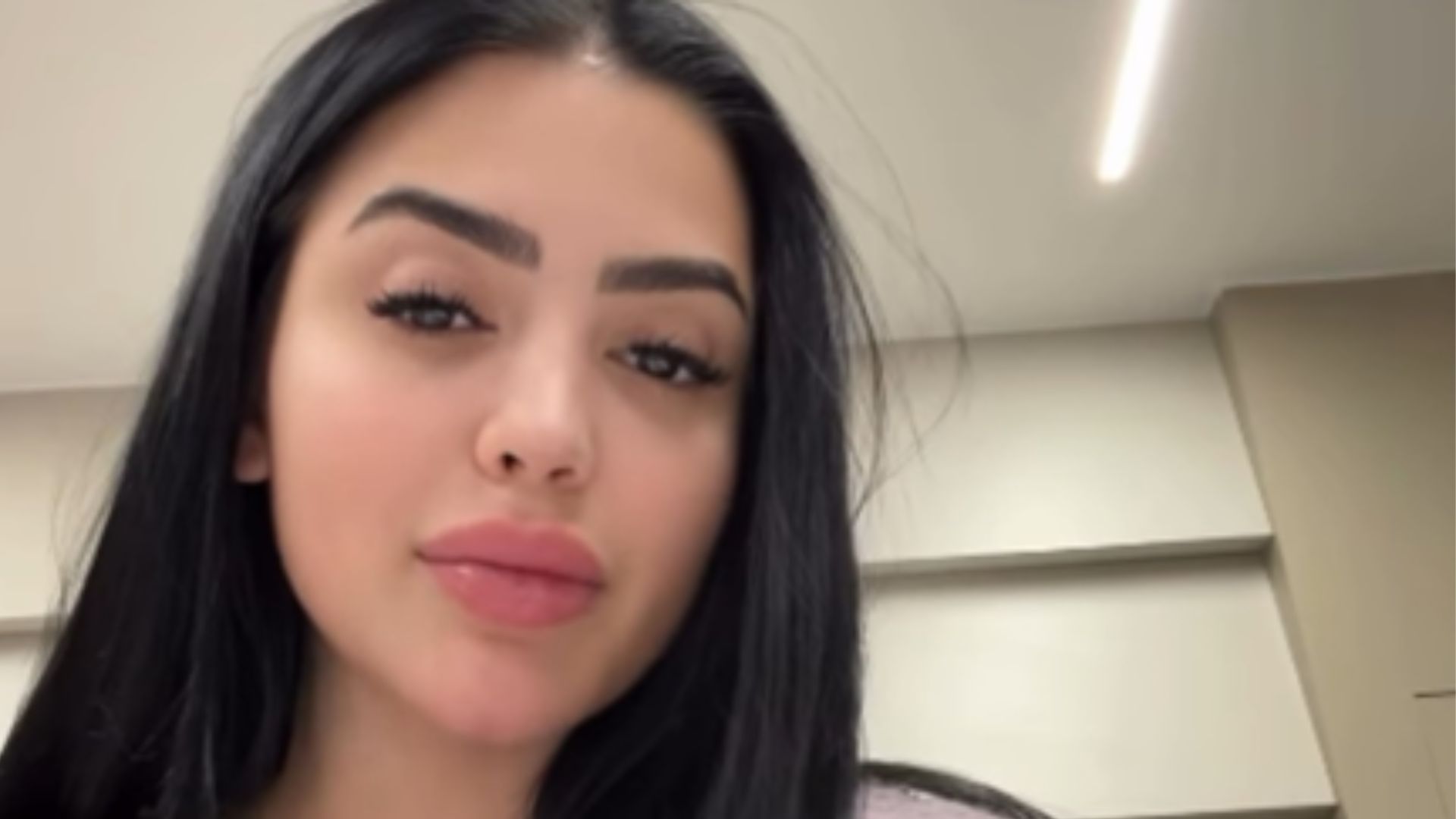 MC Mirella lamenta internação: ‘Não consigo me alimentar’