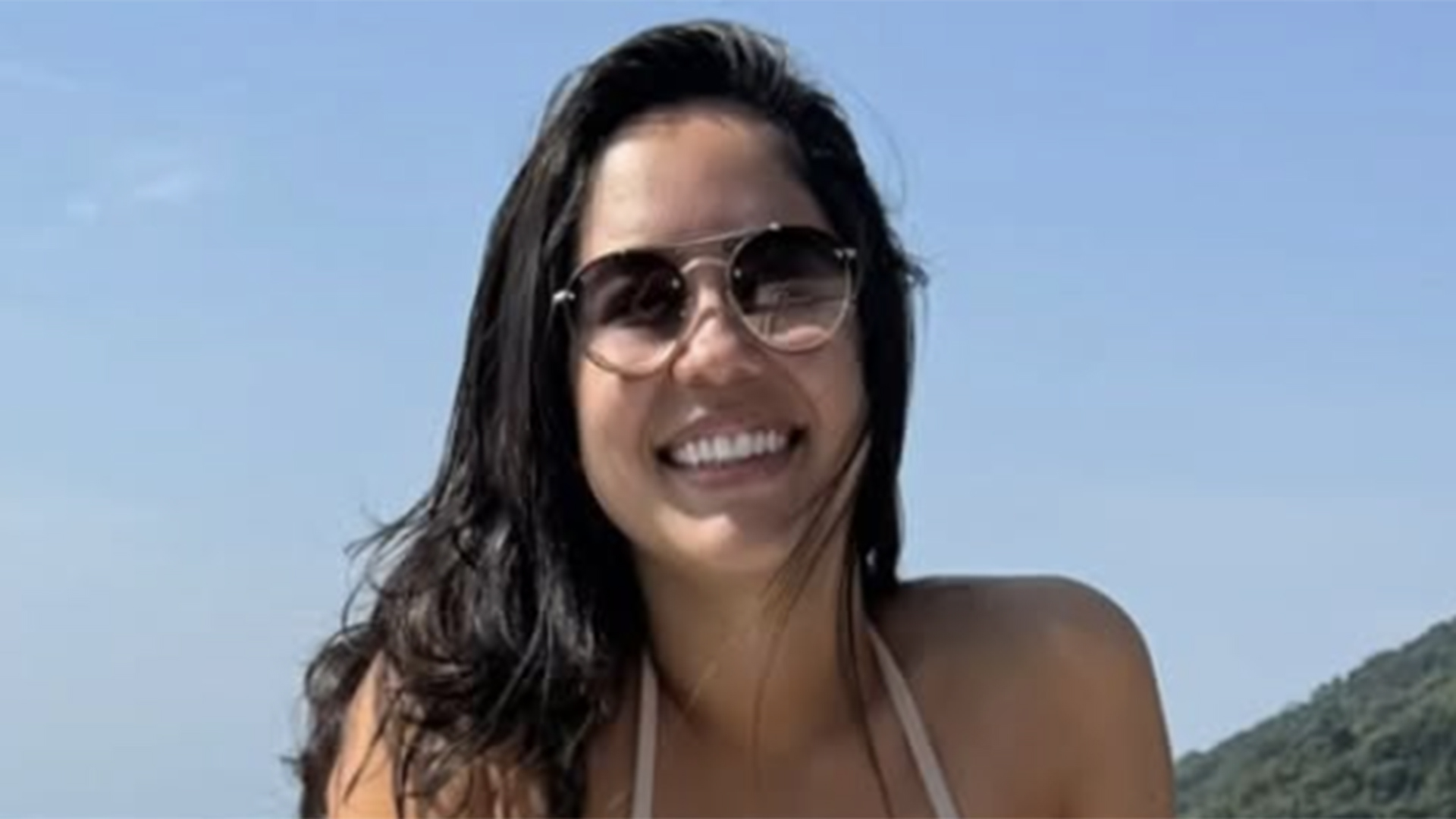 Filha de Leonardo recebe elogios ao surgir de biquíni em passeio de barco
