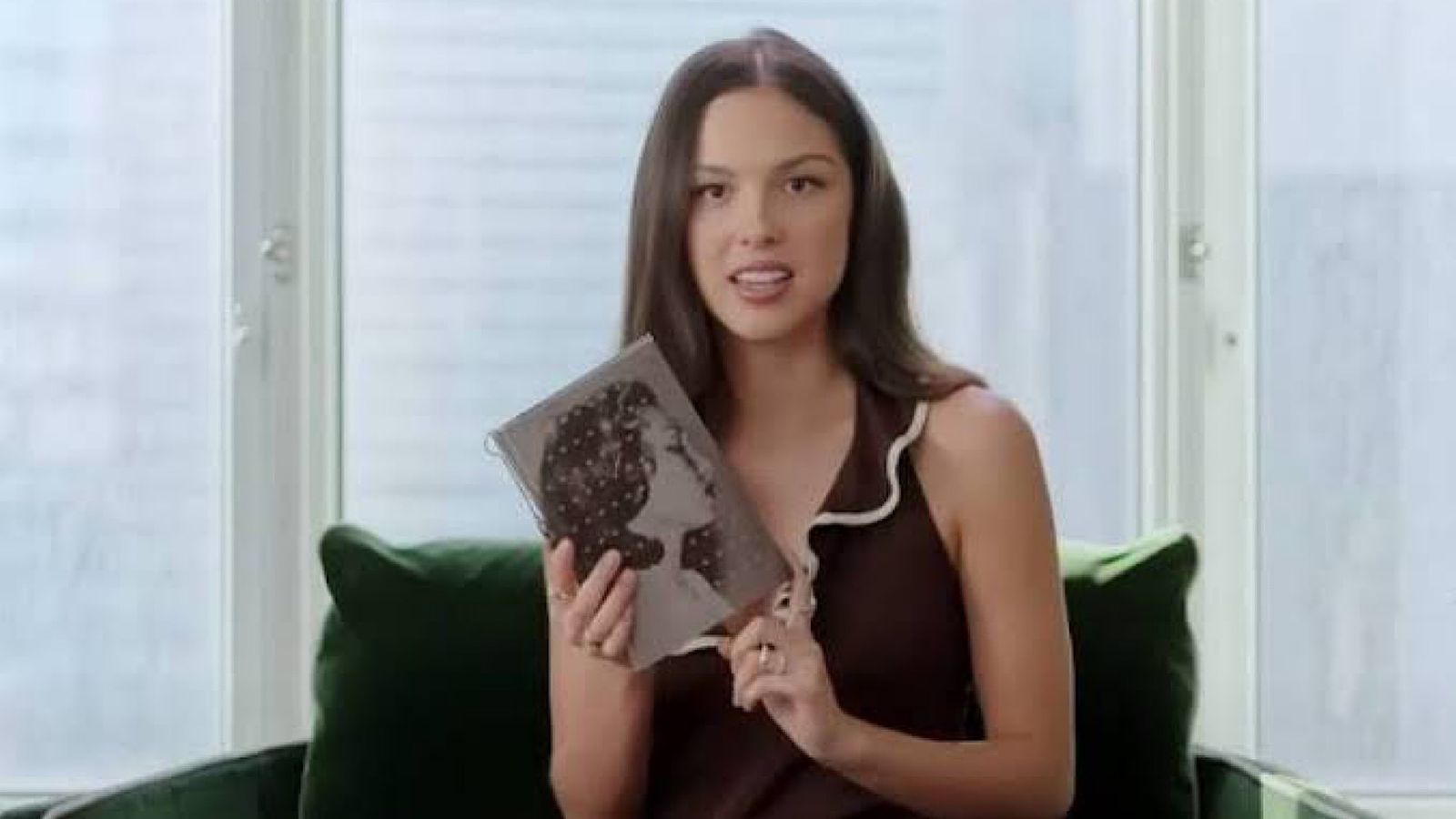 Confira cinco livros brasileiros que ganharam o coração de astros internacionais