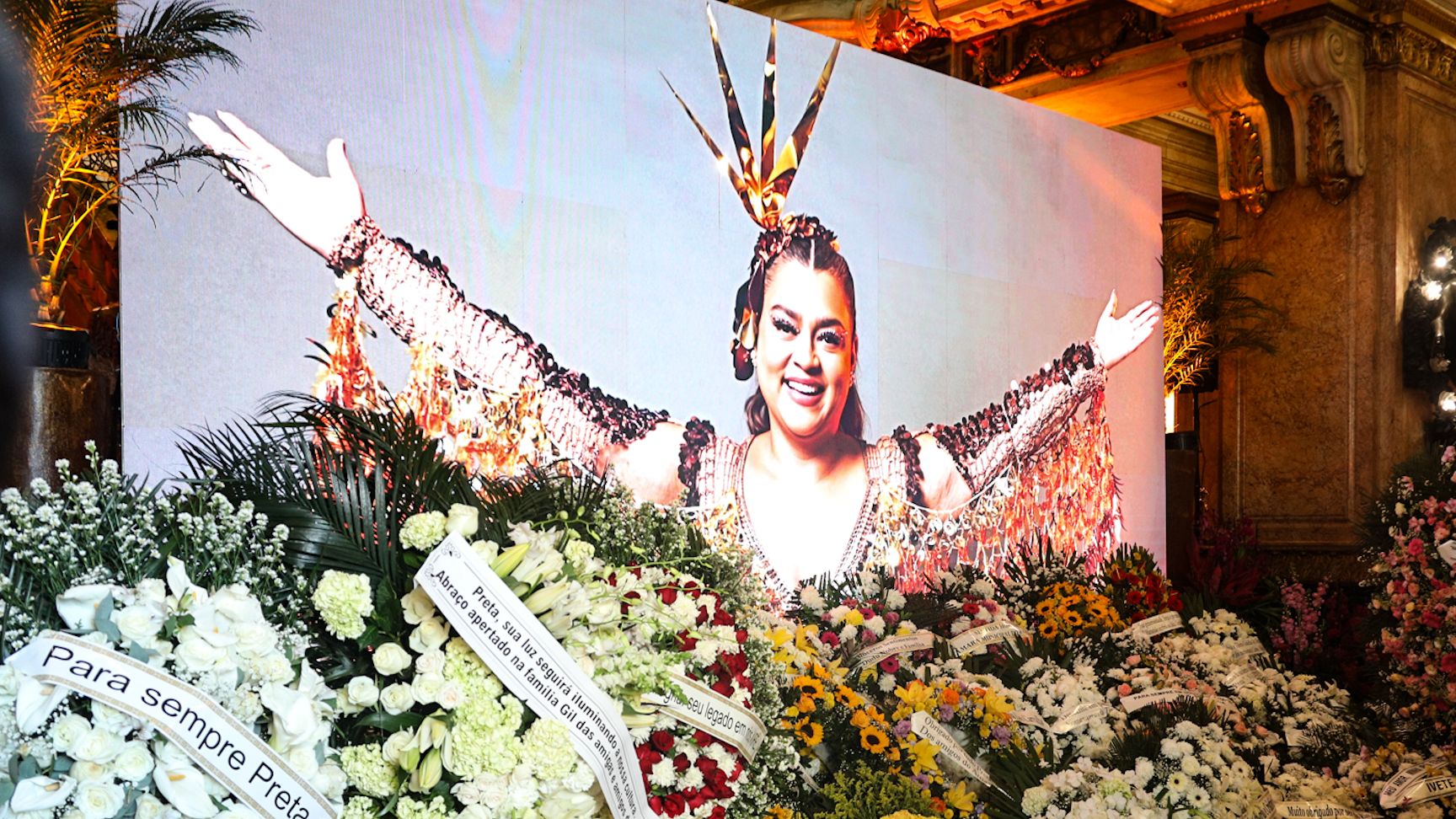 Velório de Preta Gil: Especialista explica função das homenagens de amigos