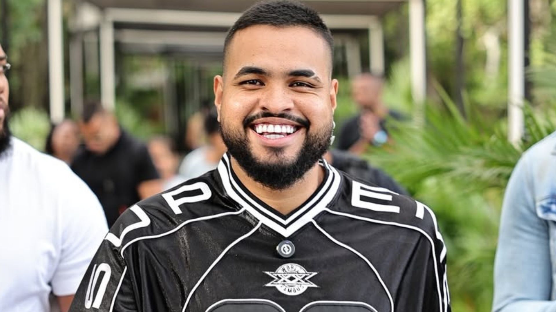 Promessa do pagode, cantor Yan celebra sucesso meteórico: ‘A música atravessa fronteiras’