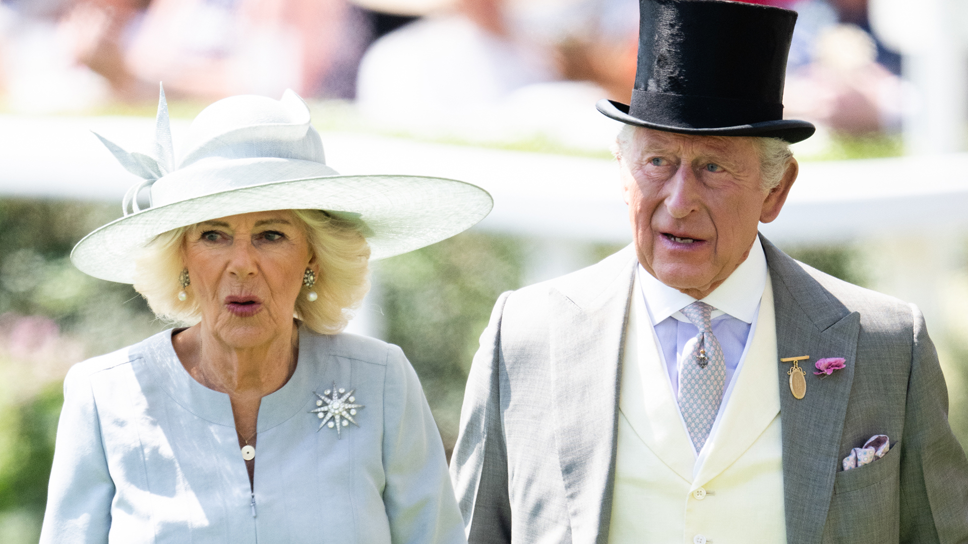 Leitura labial revela conversa de Rei Charles com a Rainha Camilla