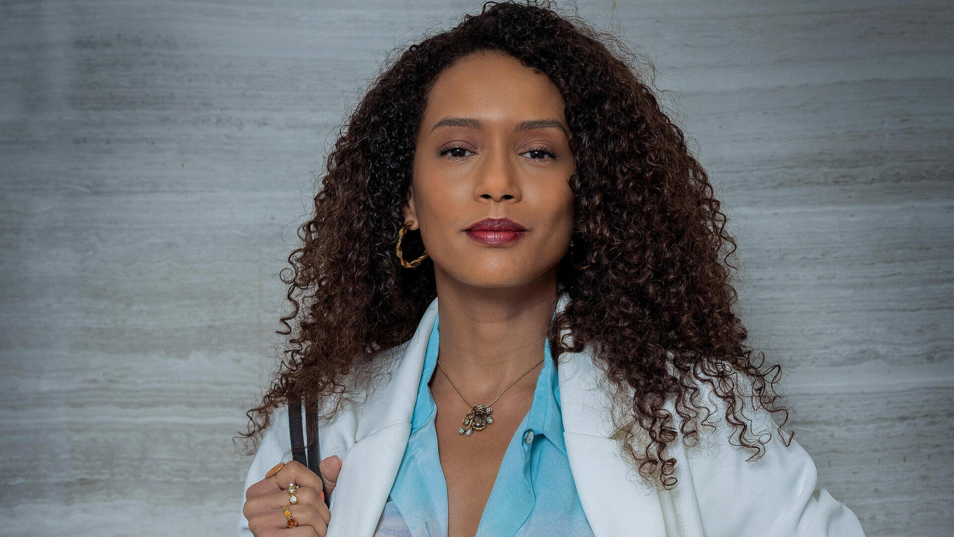 Vale Tudo: Raquel viraliza na rede social e dá a volta por cima após perder tudo