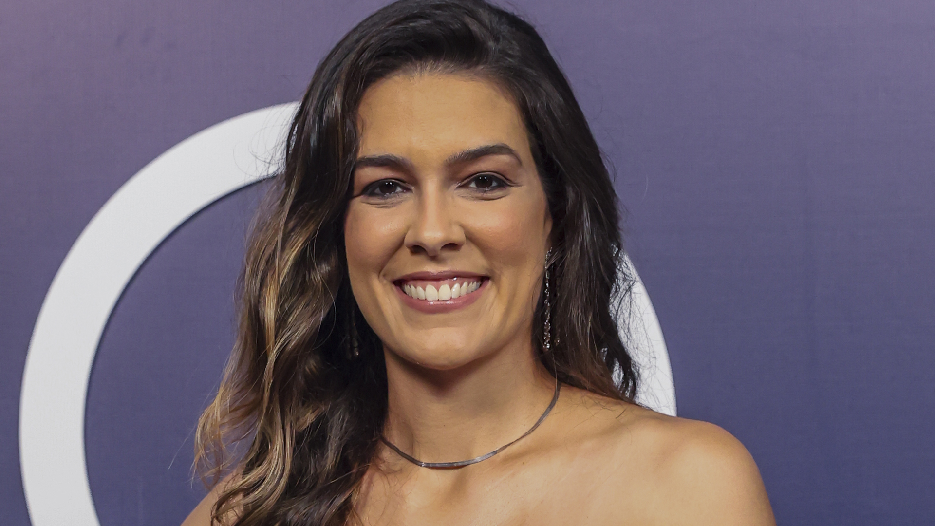 Menino ou menina? Narradora da Globo, Renata Silveira revela o sexo do bebê