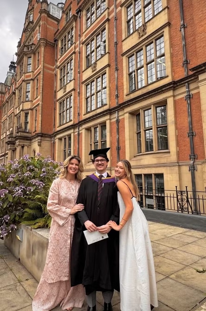 Rita Lobo com os filhos na Inglaterra &mdash; Foto: reprodu&ccedil;&atilde;o/ instagram