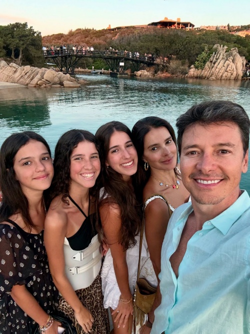 Rodrigo Faro impressiona ao mostrar fotos de suas viagem em família