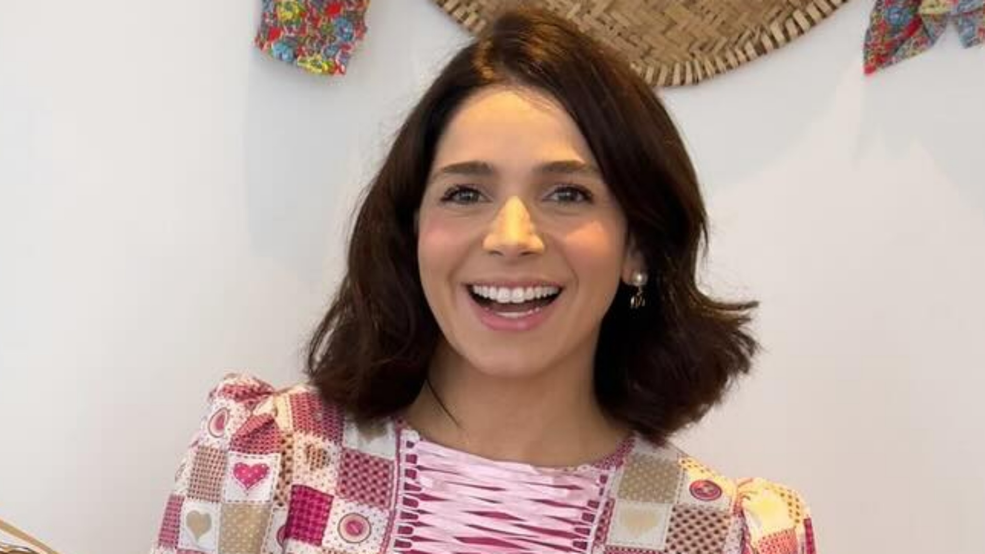 Sabrina Petraglia encanta ao abrir álbum de fotos das férias em família