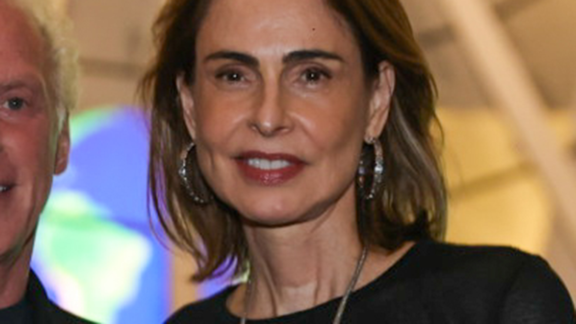 Silvia Pfeifer faz rara aparição com o namorado em evento no Rio de Janeiro