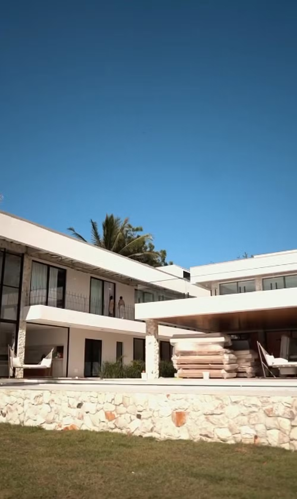Simone Mendes mostra sua casa no nordeste