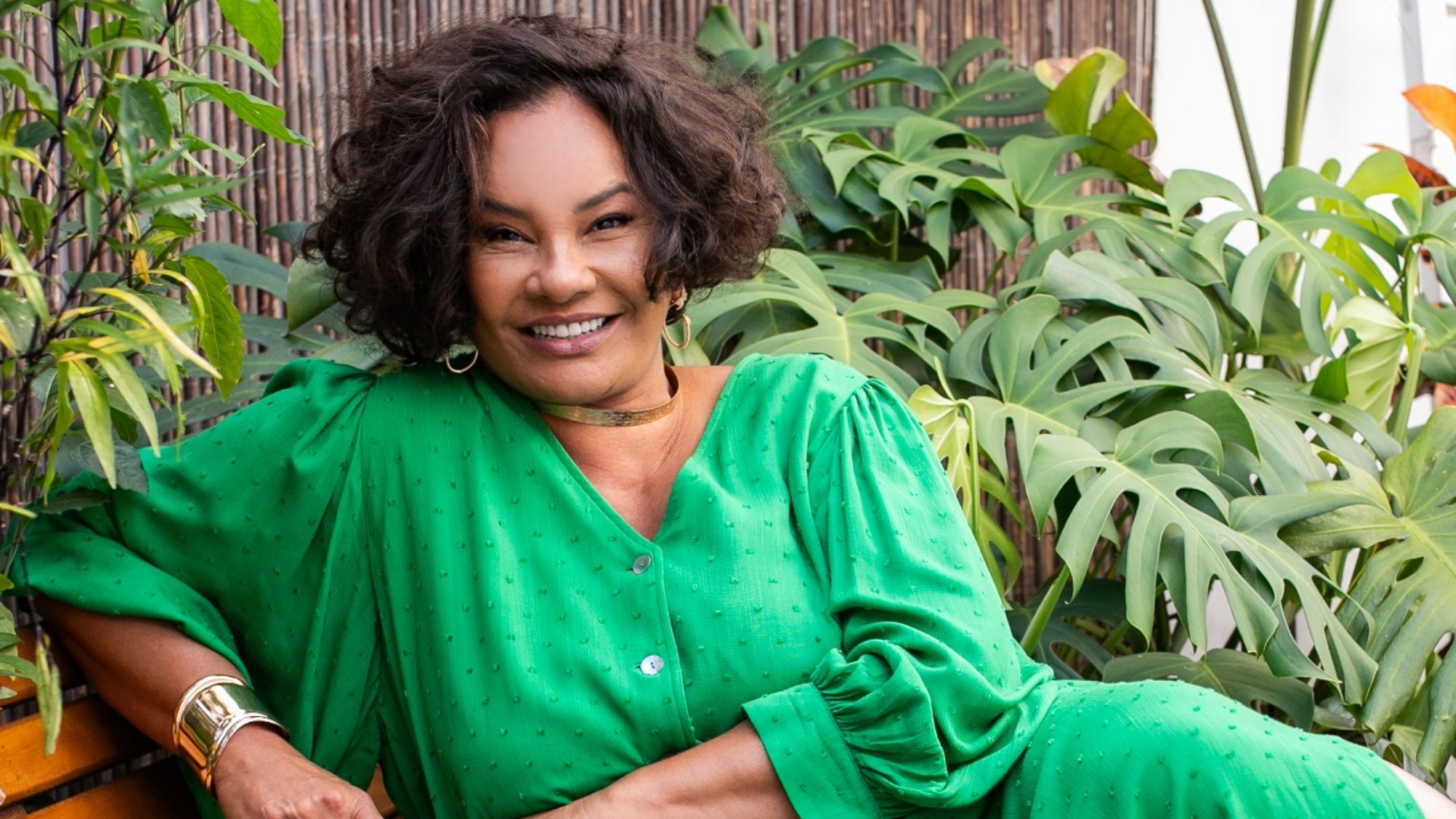 Solange Couto volta como Dona Jura e conta o que ninguém viu em O Clone: ‘É atemporal’