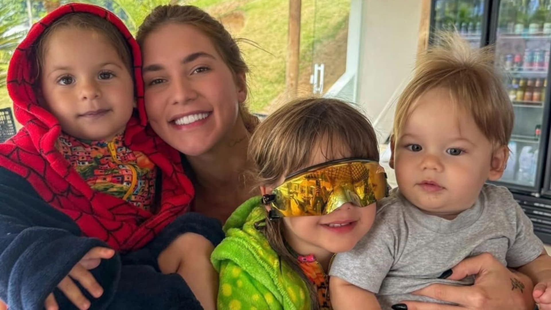 Sem Zé Felipe, Virginia mostra momento com os filhos em Mangaratiba