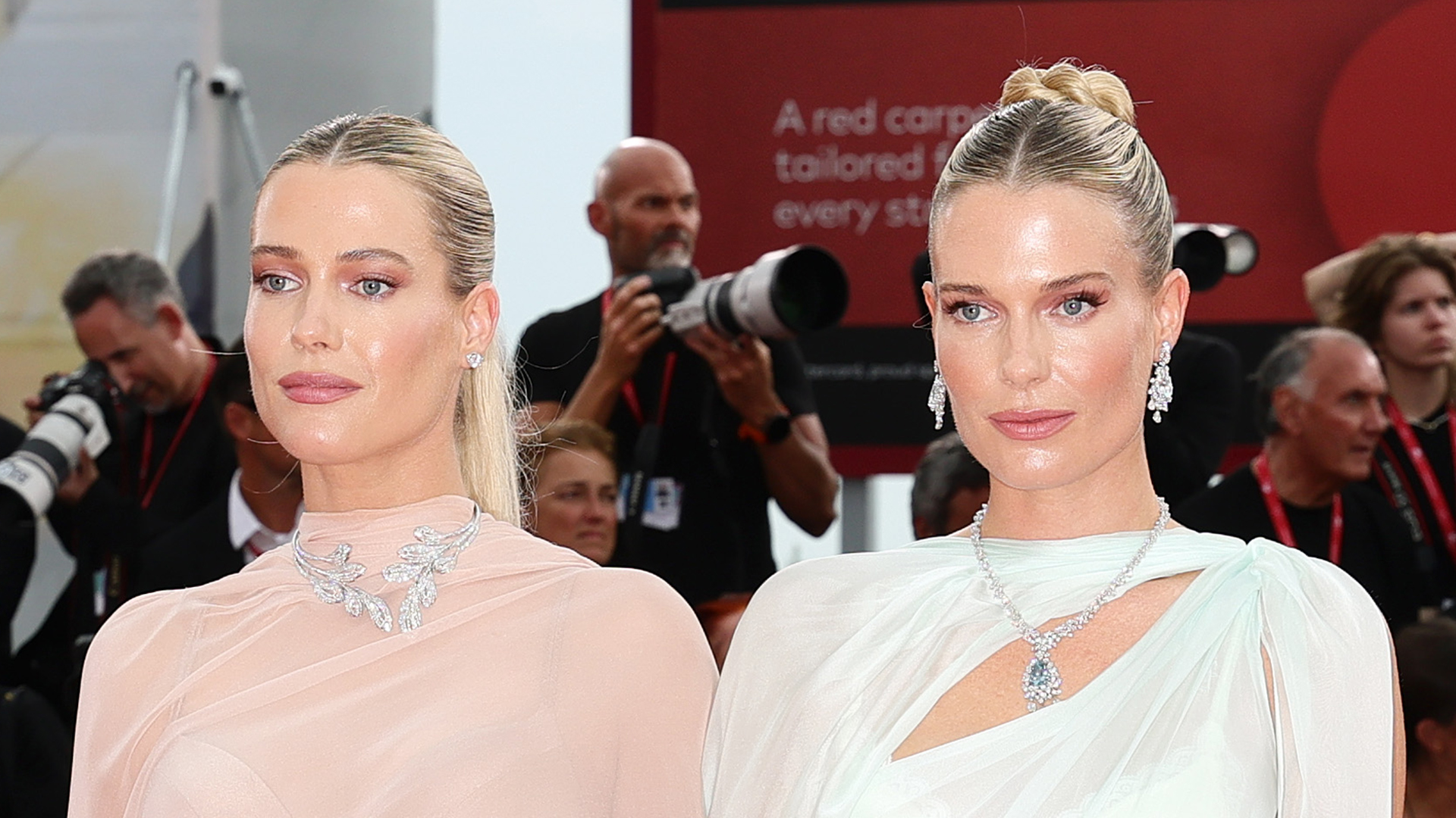 Sobrinhas da princesa Diana usam looks quase iguais no Festival de Veneza