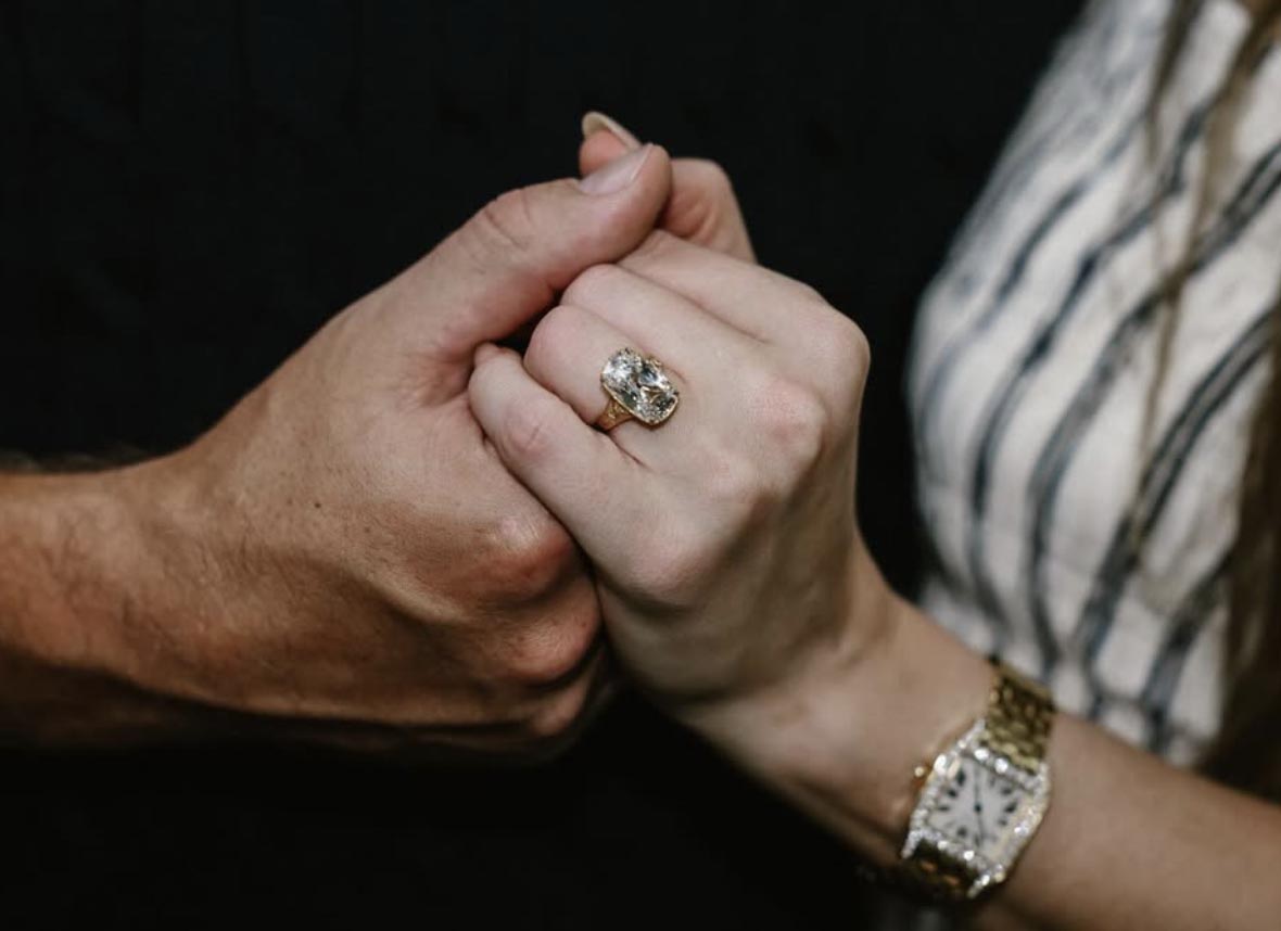 Anel de noivado de Travis Kelce e Taylor Swift - Foto: Reprodu&ccedil;&atilde;o / Instagram