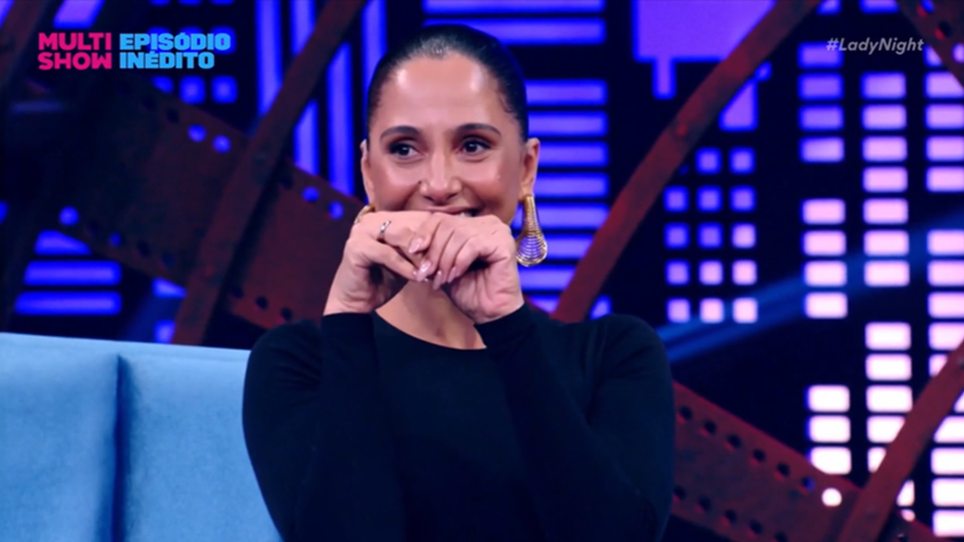 Camila Pitanga mostra sua aliança - Foto: Reprodução/Multishow