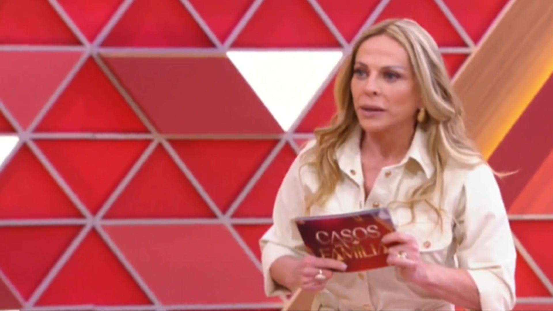 Deu briga! Participantes do Casos de Família saem na mão no programa