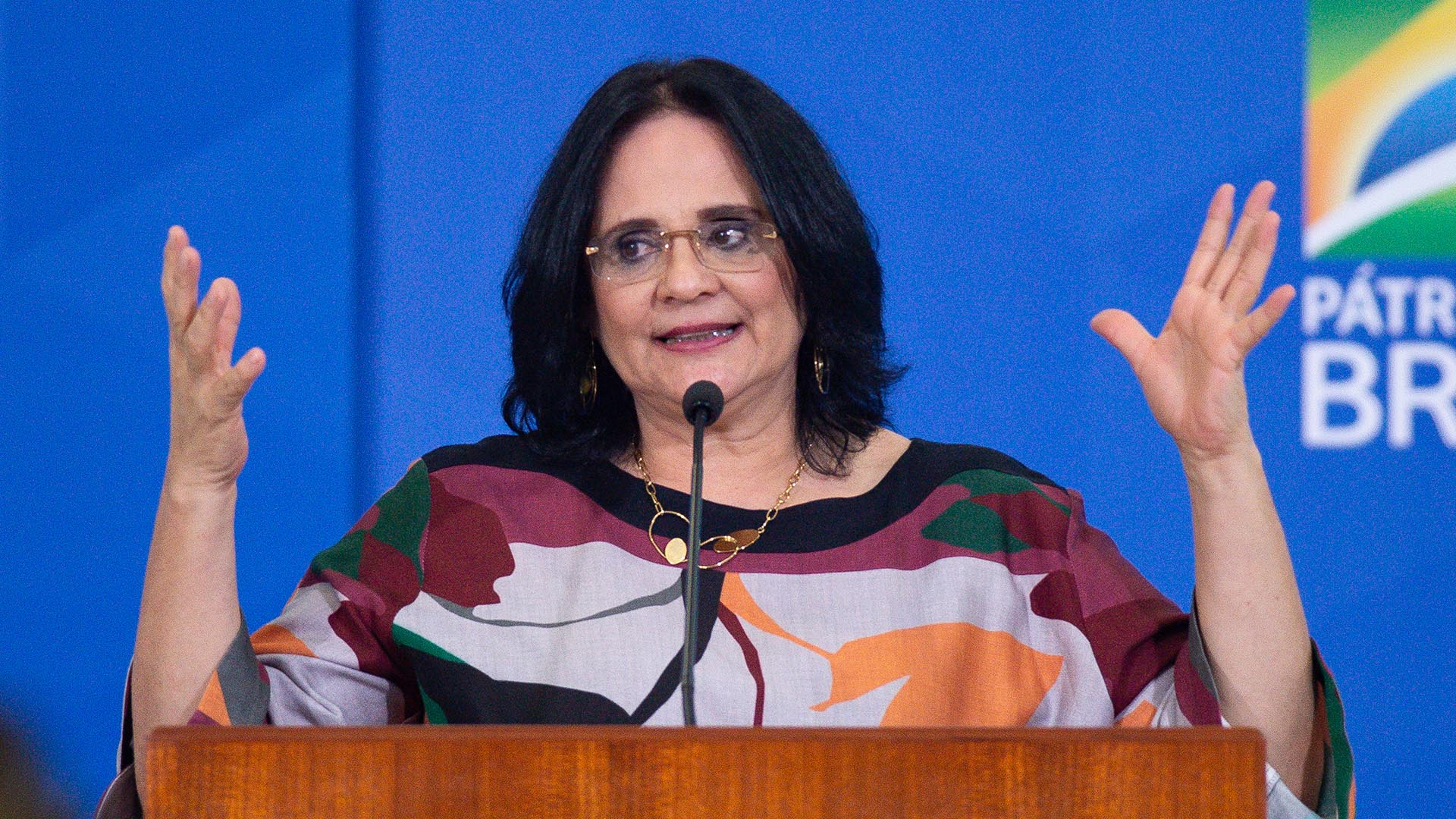 Senadora Damares Alves revela câncer, passa por cirurgia e vai fazer radioterapia