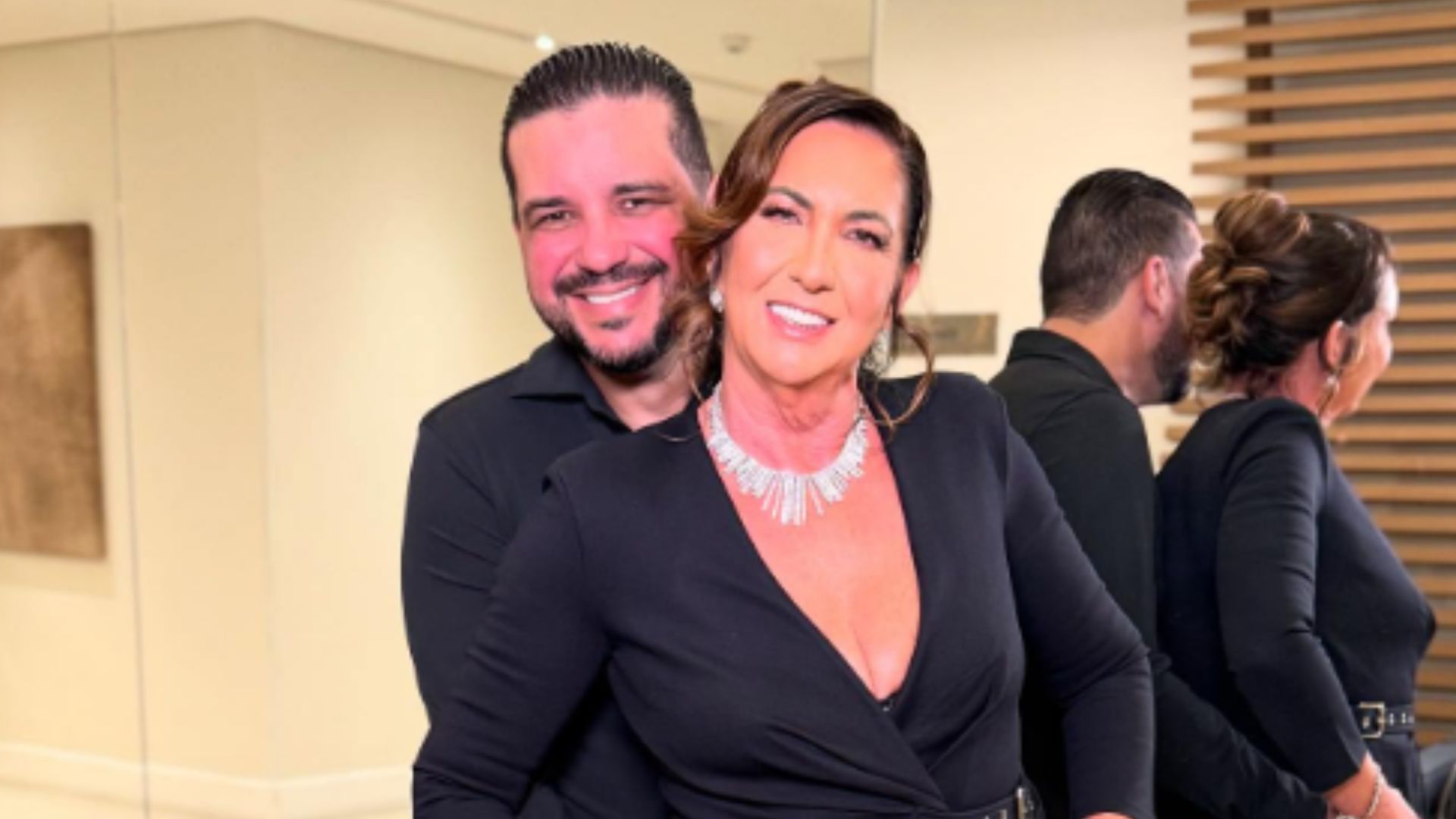 Danilo Santana, namorado da mãe de Virgínia, rebate críticas sobre idade