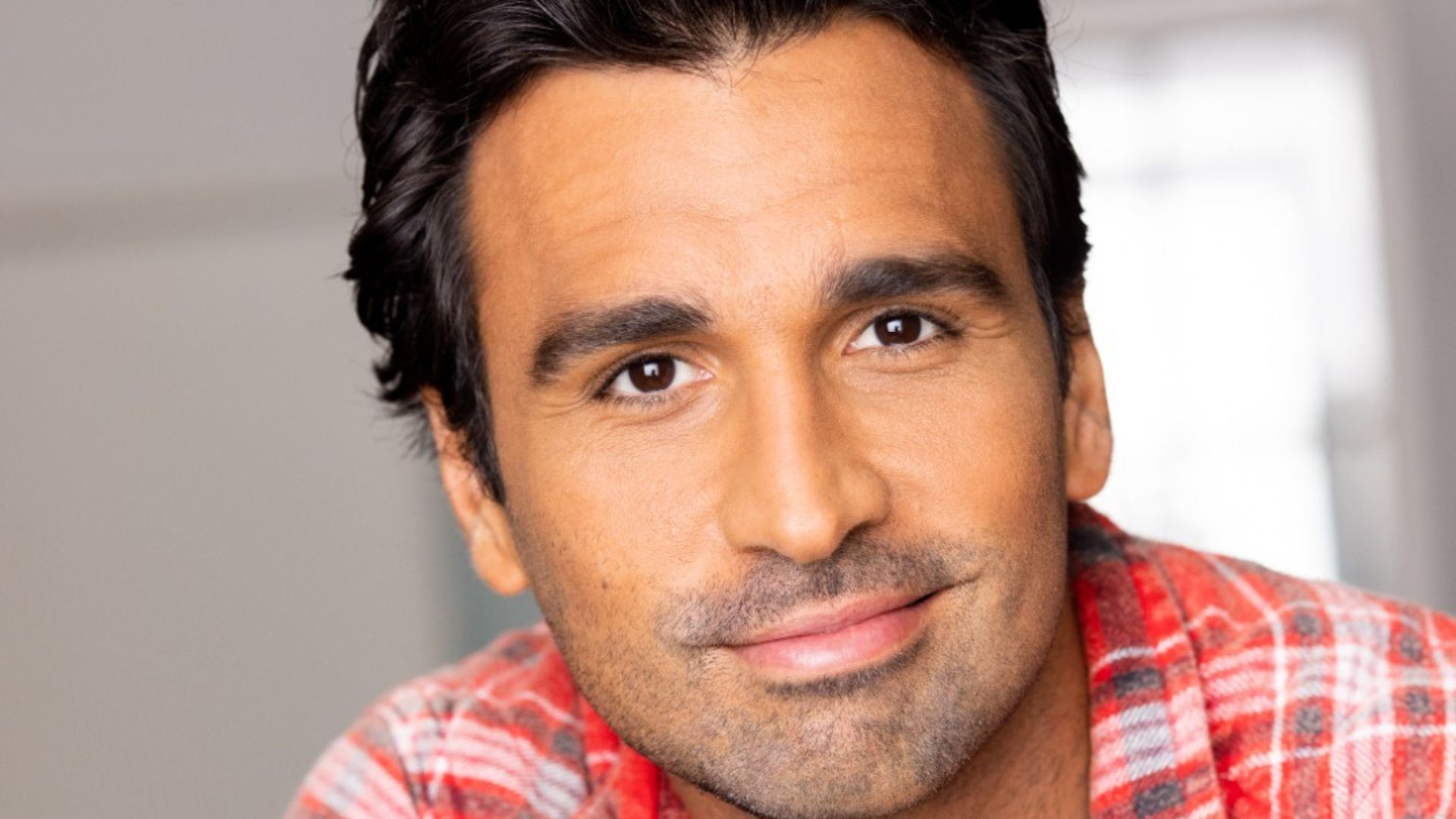 Eduardo Muniz, de Grey’s Anatomy, sobre sucesso internacional: ‘Me emociona’