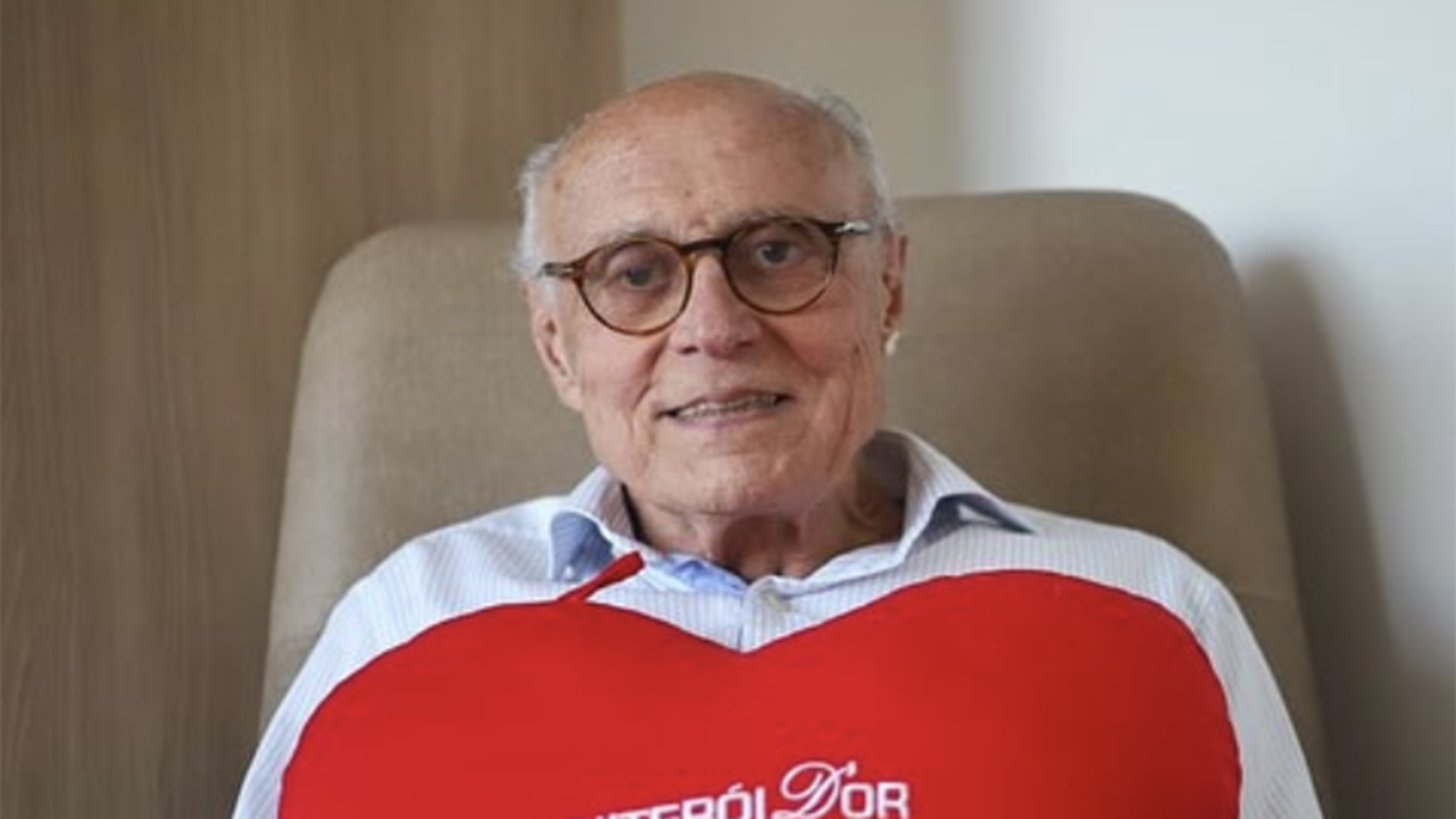 Eduardo Suplicy passa por cirurgia e explica a necessidade do procedimento