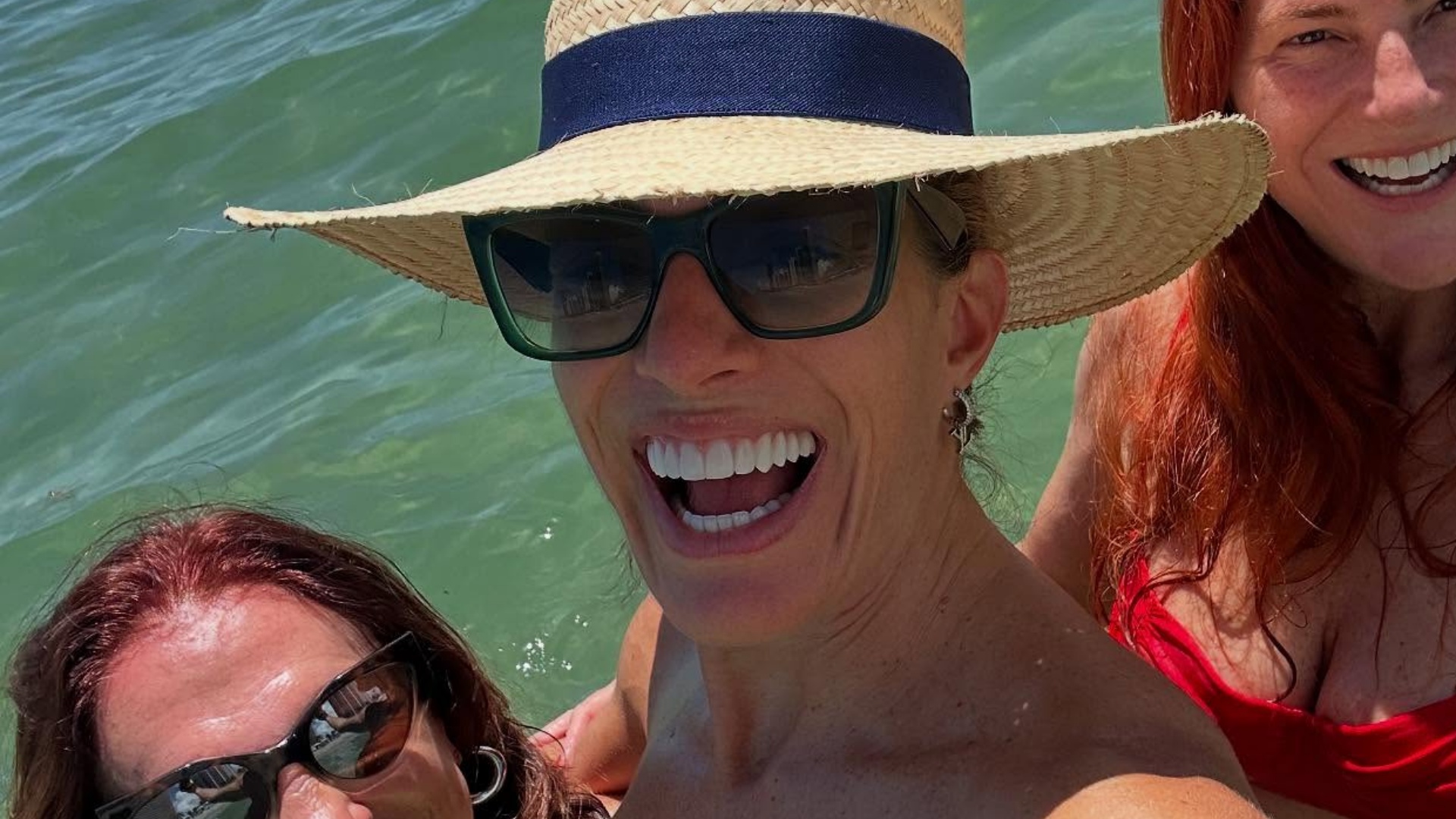 Elaine Mickely curte viagem ao lado da mãe e a irmã: ‘Dias incríveis’