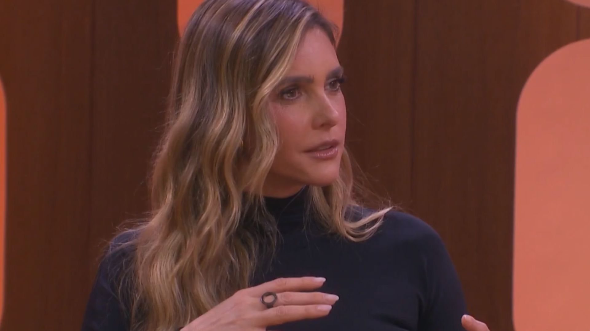 Fernanda Lima recorda susto com primeiro sintoma da menopausa aos 45 anos
