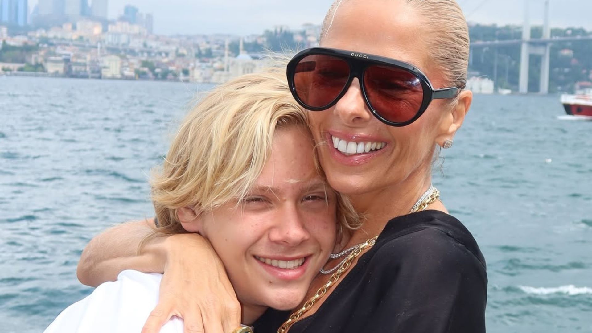 Filho de Adriane Galisteu ganha homenagem da mãe em aniversário de 15 anos