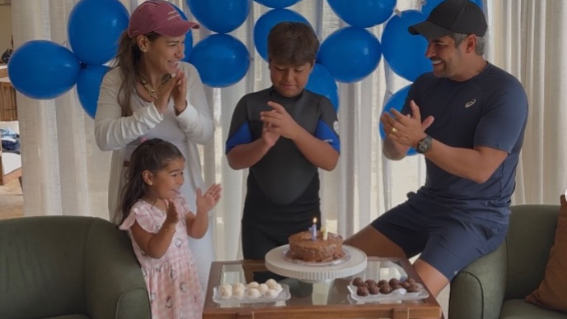 Marido de Simone Mendes mostra festa simples no aniversário do filho