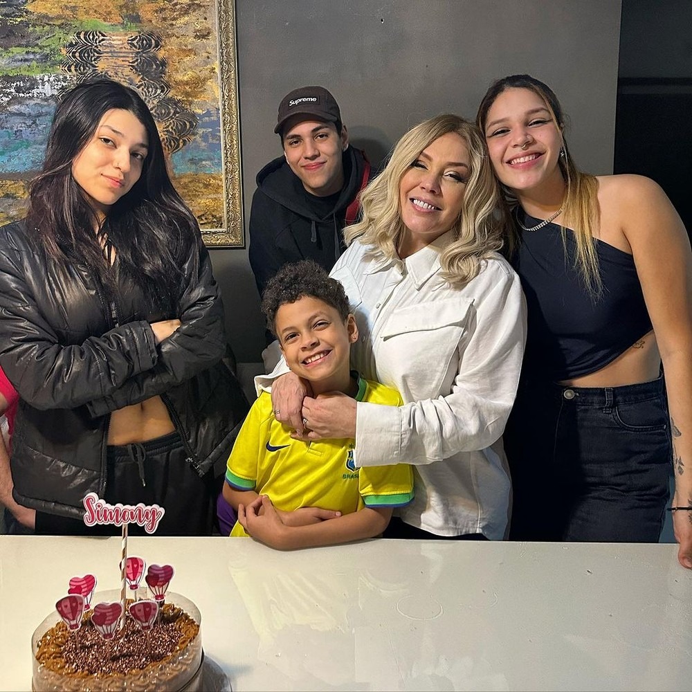Simony &eacute; m&atilde;e de quatro filhos - Foto: Reprodu&ccedil;&atilde;o / Instagram