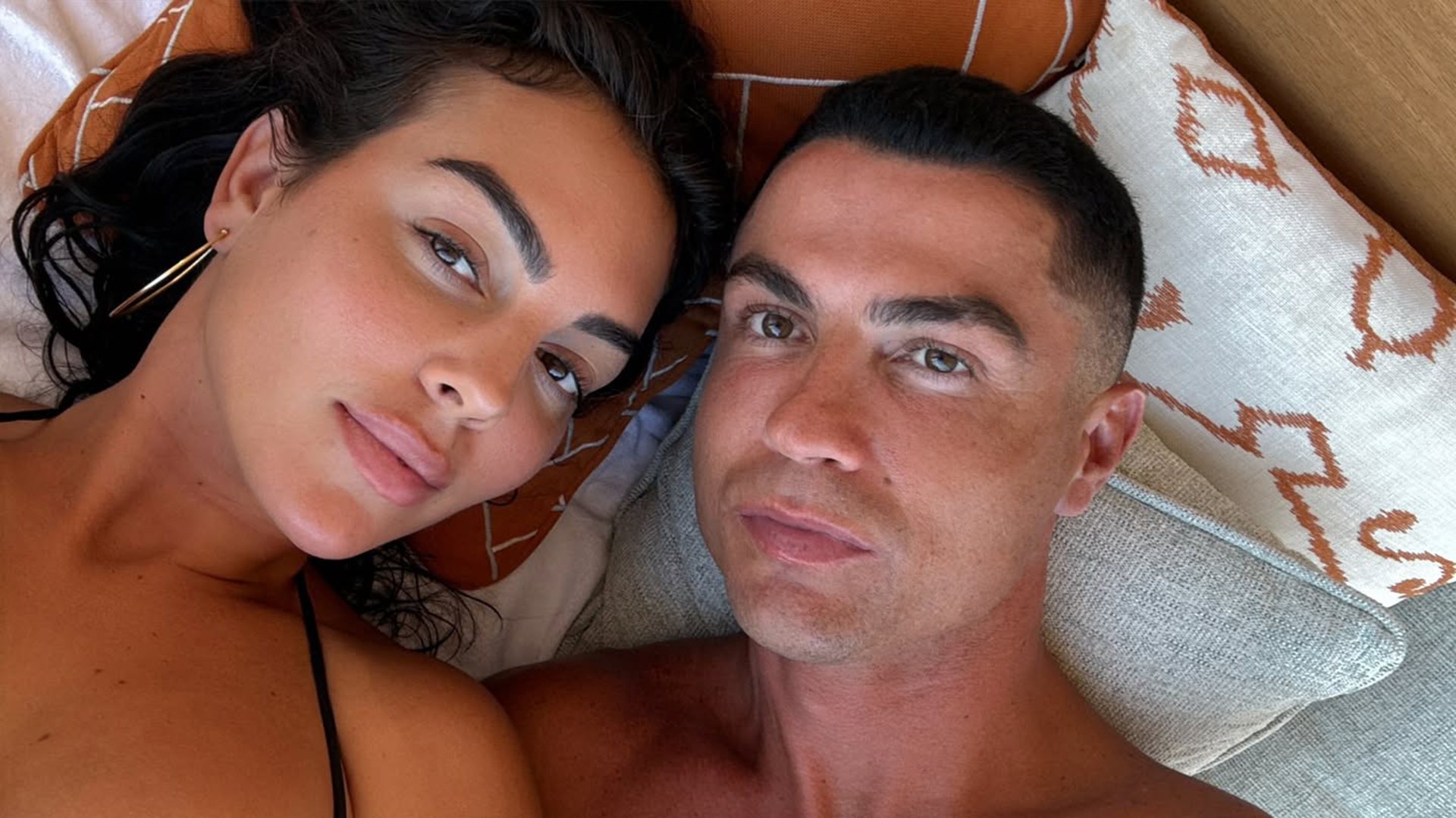 Cristiano Ronaldo dá anel de noivado gigante para Georgina Rodriguez