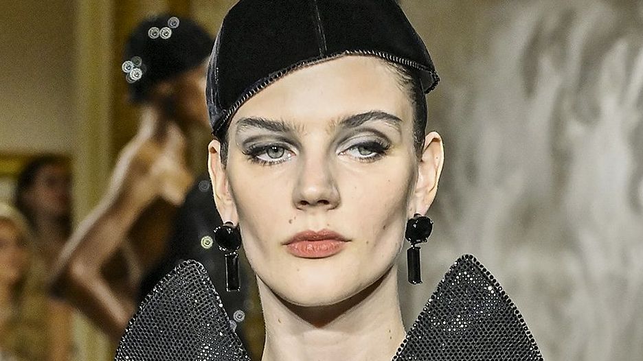 Giorgio Armani equilibra tradição e inovação em nova coleção; confira fotos