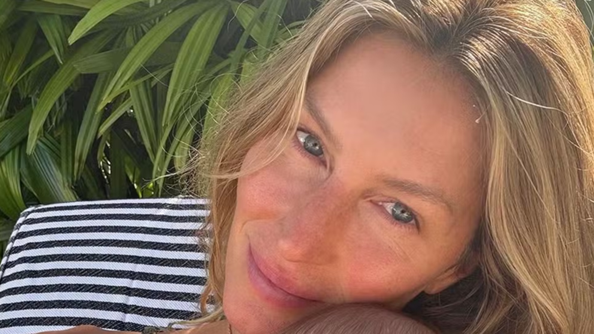 Gisele Bündchen compartilha fotos raras com o filho caçula; veja