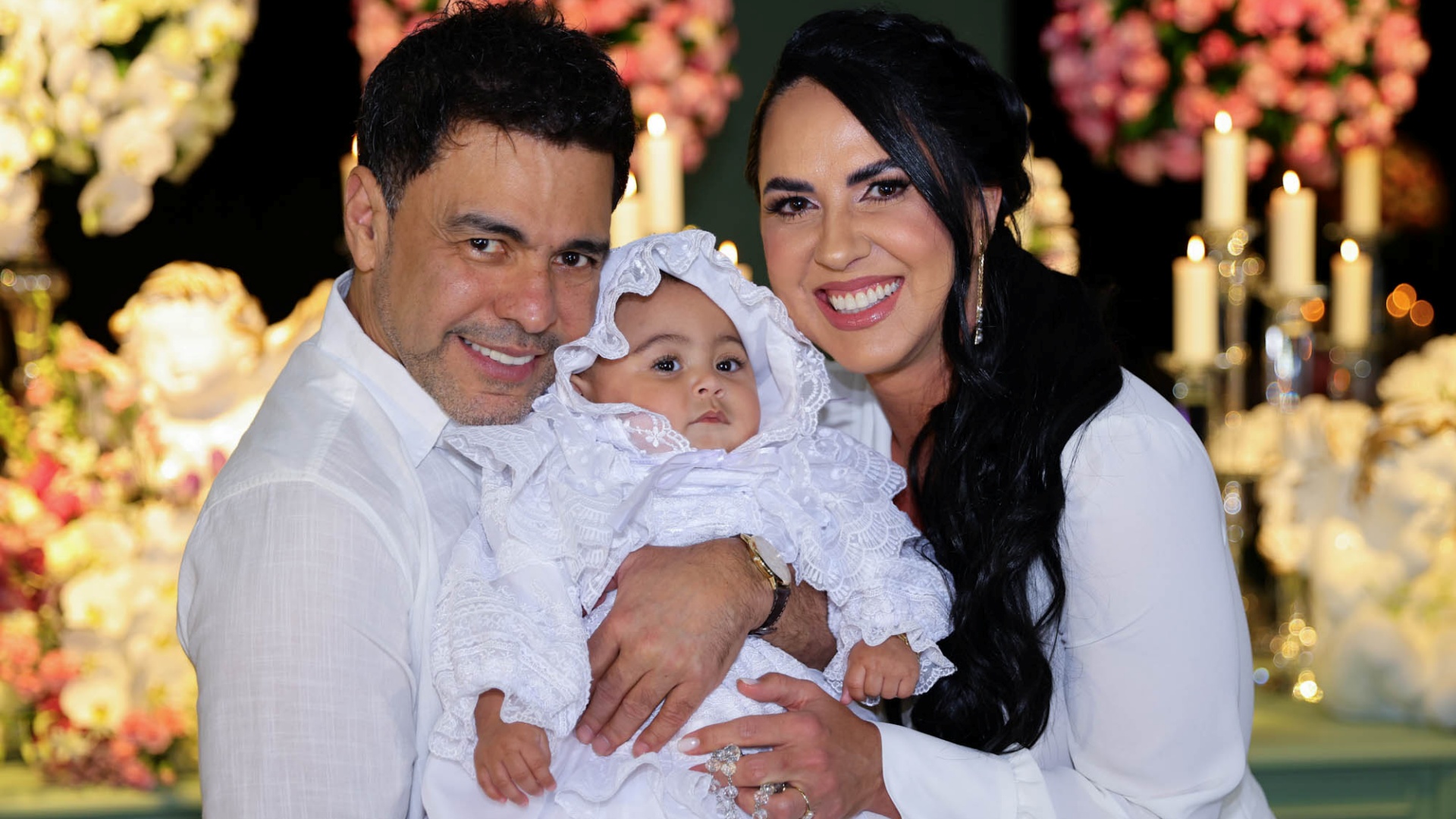 Graciele Lacerda e Zezé Di Camargo batizam a filha, Clara