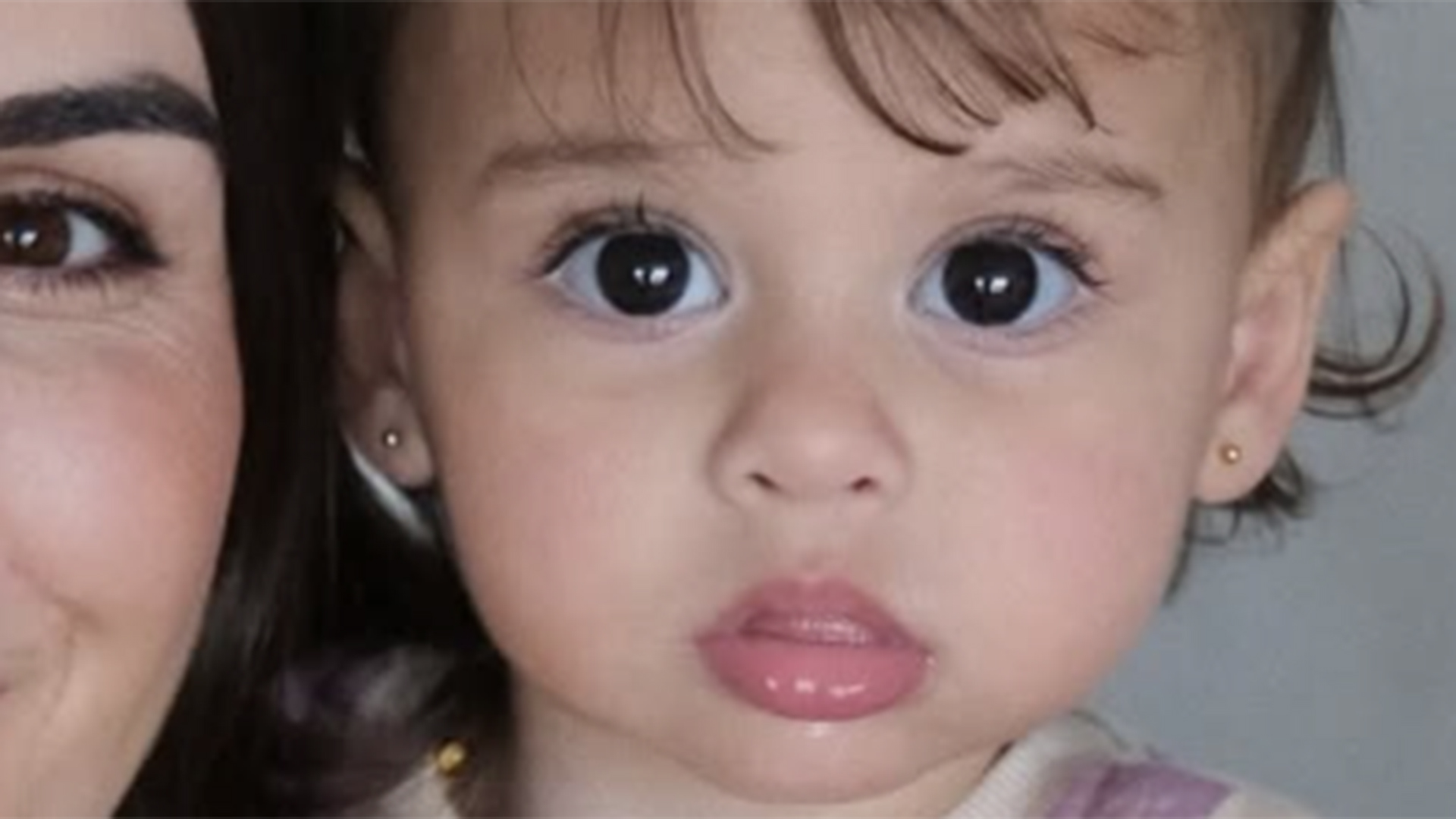 Helena, filha de Neymar, é a cara da tia! Compare a foto das duas