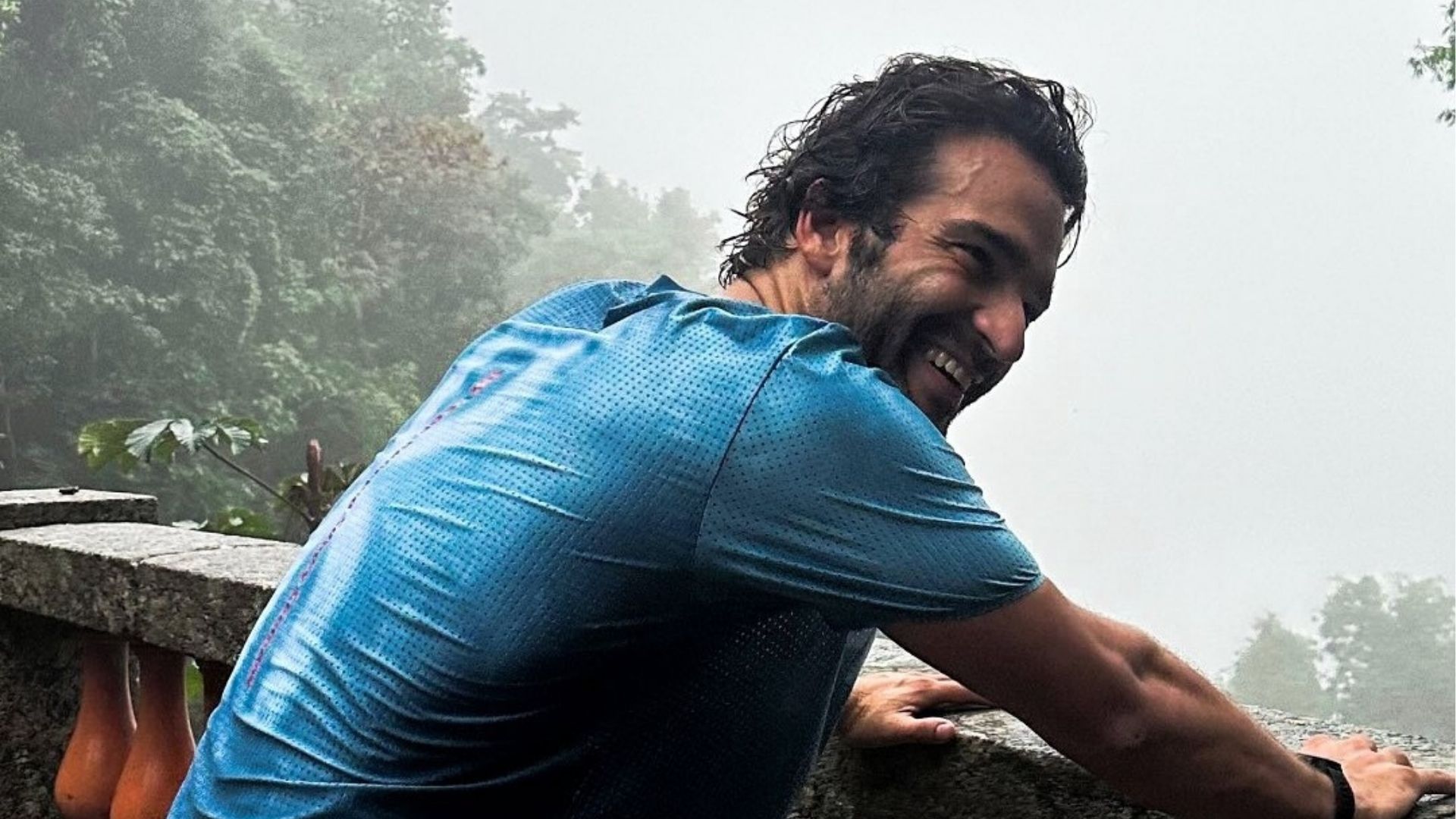 Humberto Carrão completa 34 anos; ator raspou a cabeça para viver personagem