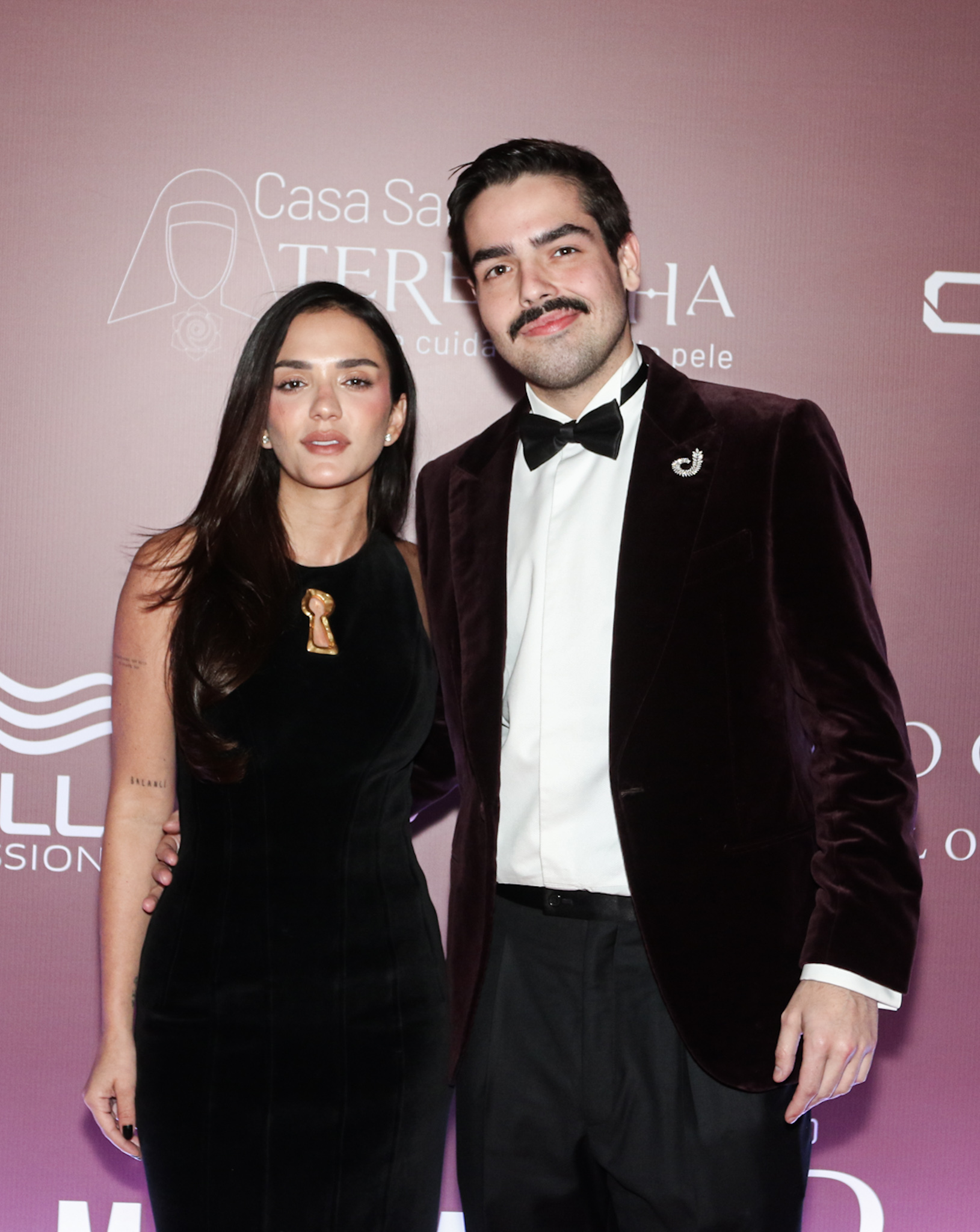 Jo&atilde;o Silva faz rara apari&ccedil;&atilde;o com a nova namorada em evento - Foto: Van Campos / AgNews