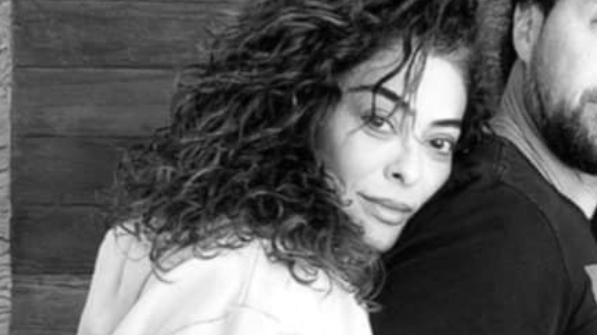 Juliana Paes chama atenção ao compartilhar foto rara com o marido
