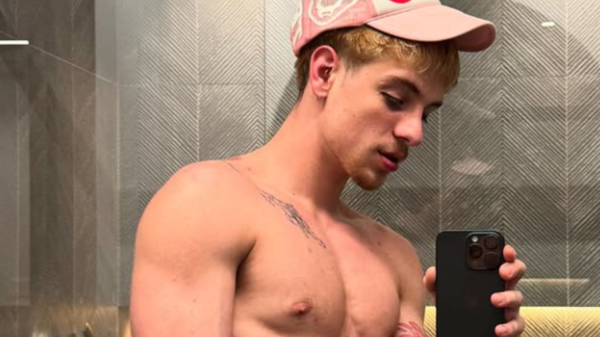 Juliano Floss exibe mudança radical em seu corpo e rotina intensa de treinos