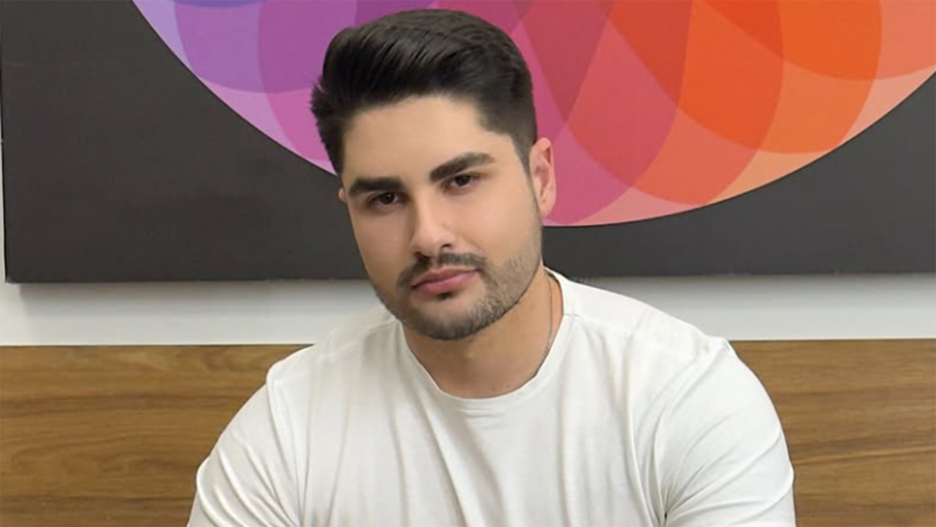 Lucas Souza cobre a tatuagem do nome de Jojo Todynho. Veja o novo desenho