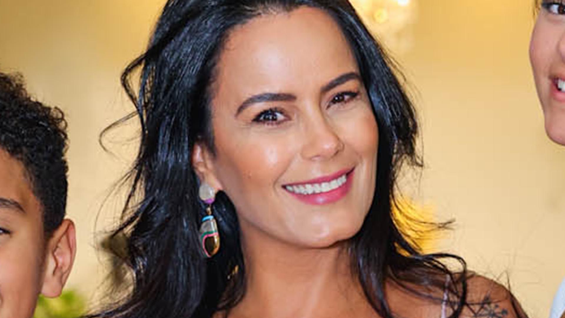 Luciele Di Camargo faz rara aparição pública com os filhos