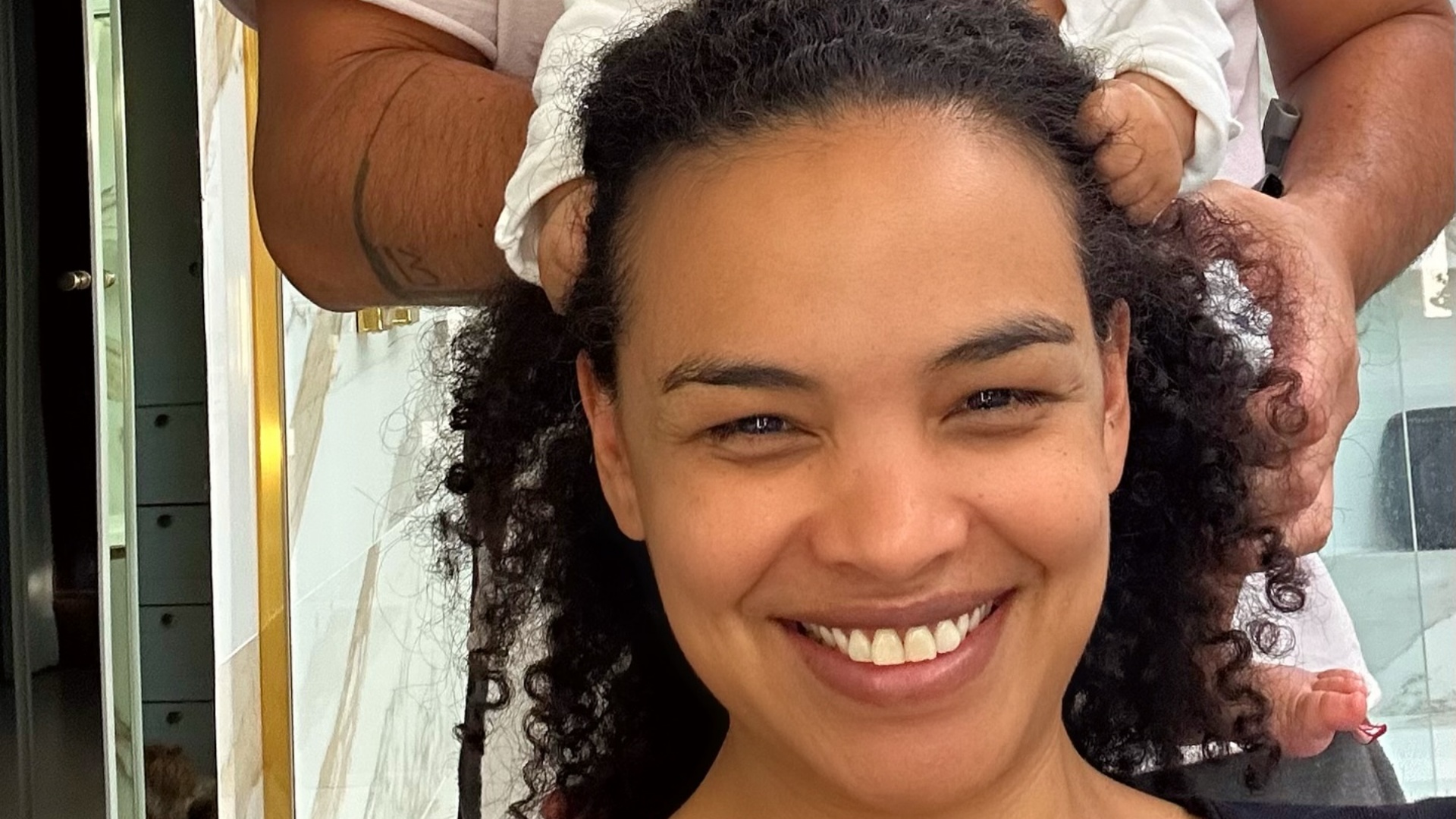 Lucy Ramos encanta ao compartilhar fotos com o marido e a filha: ‘Lindos’