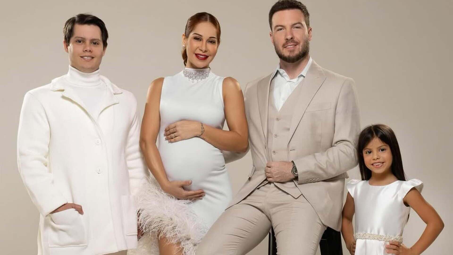 Maíra Cardi reúne os filhos para homenagem de Dia dos Pais