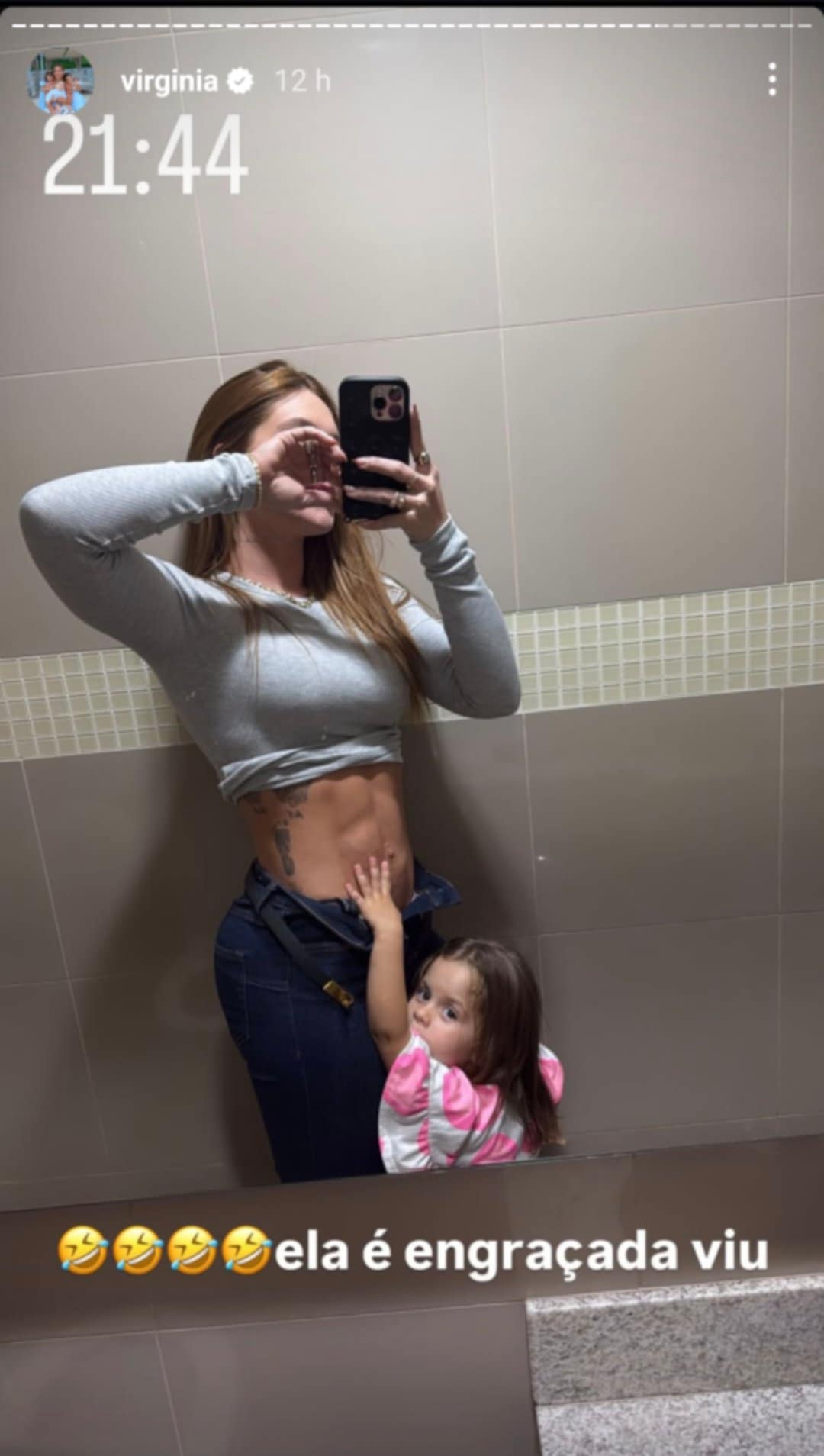 Maria Flor fala que deseja ter barriga de Virginia