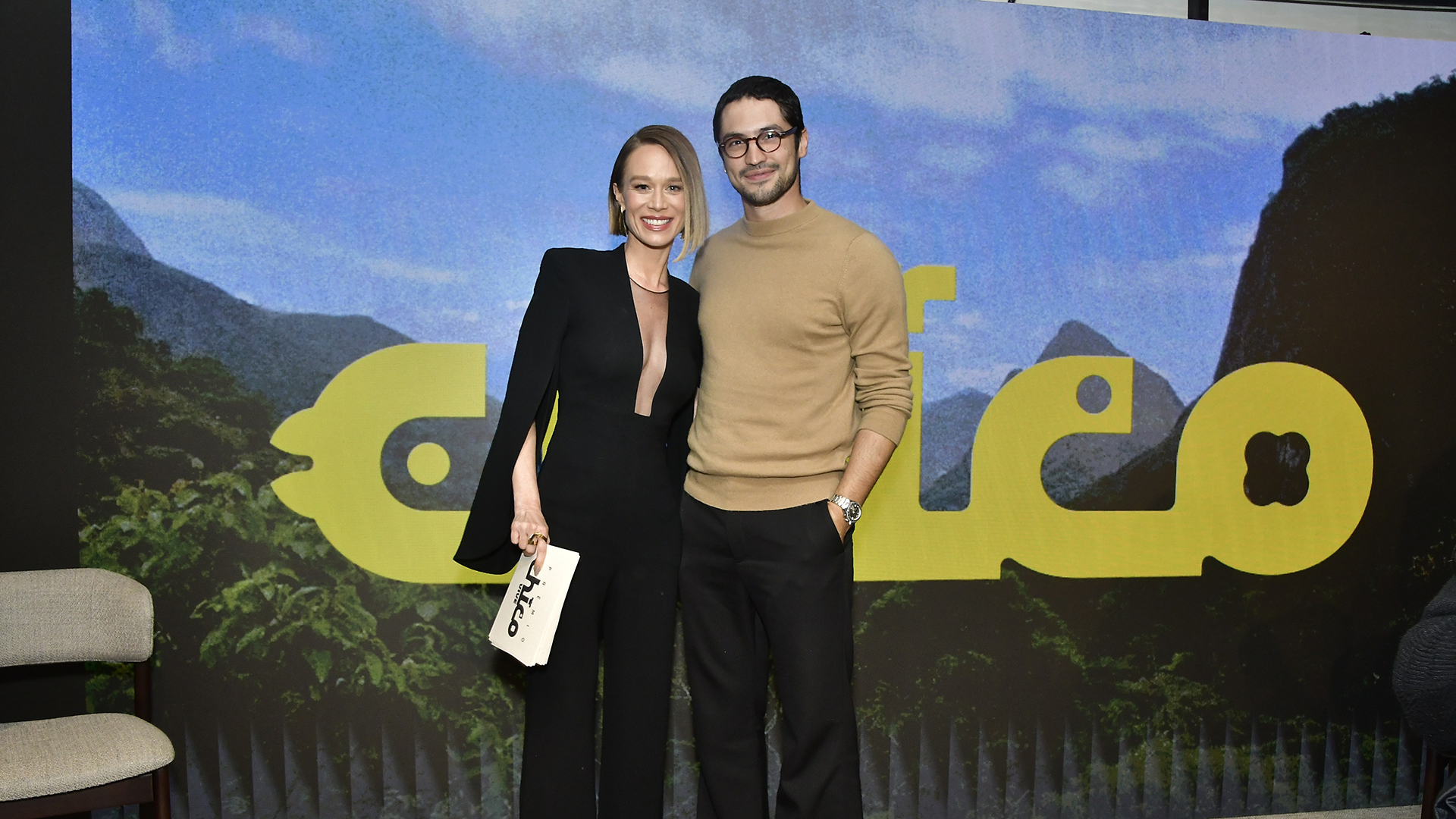 Mariana Ximenes e Gabriel Leone prestigiam o lançamento do Prêmio Chico Vive